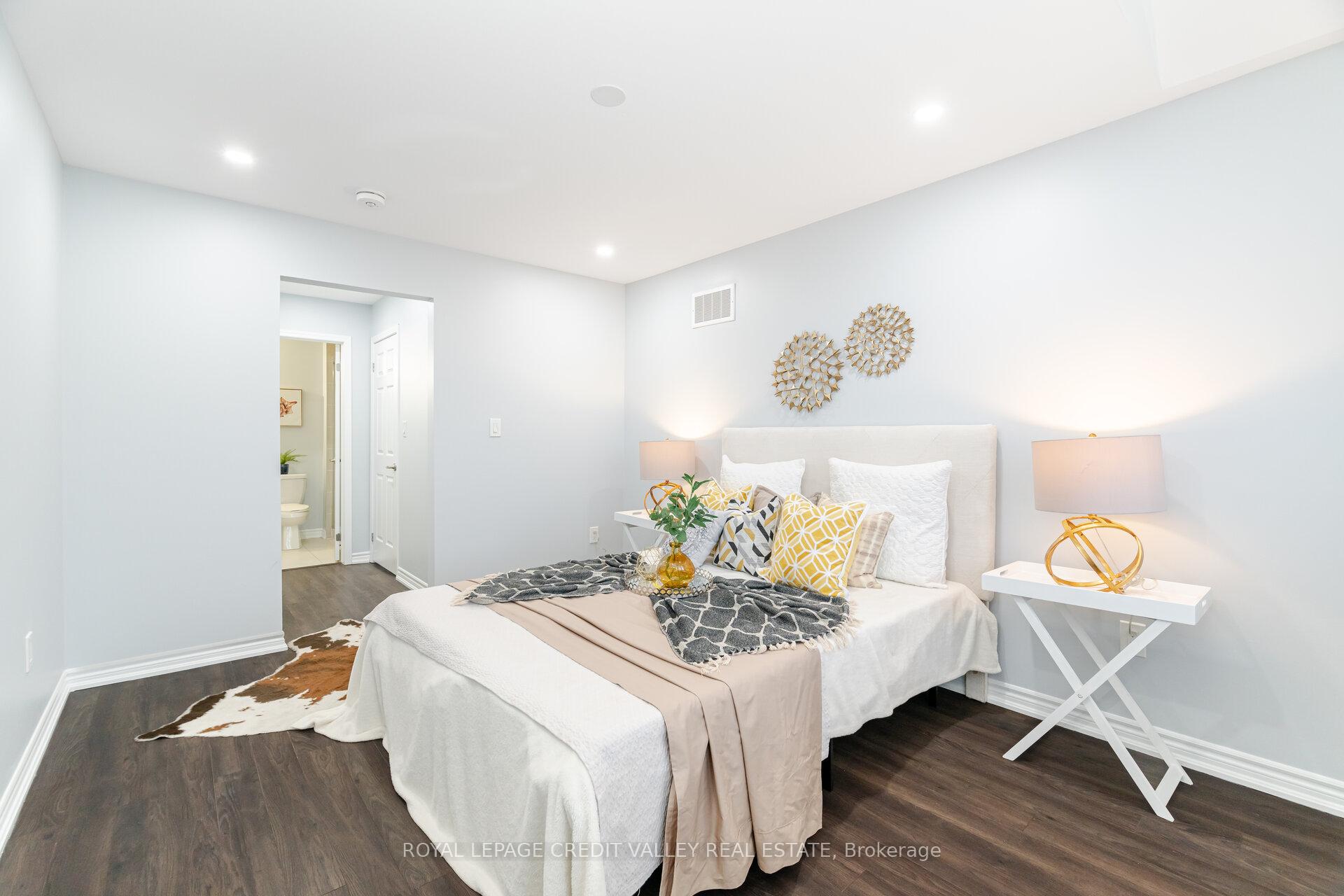 Photo 33 of 114 Whitlock Avenue, Milton, Ford — HOMEH