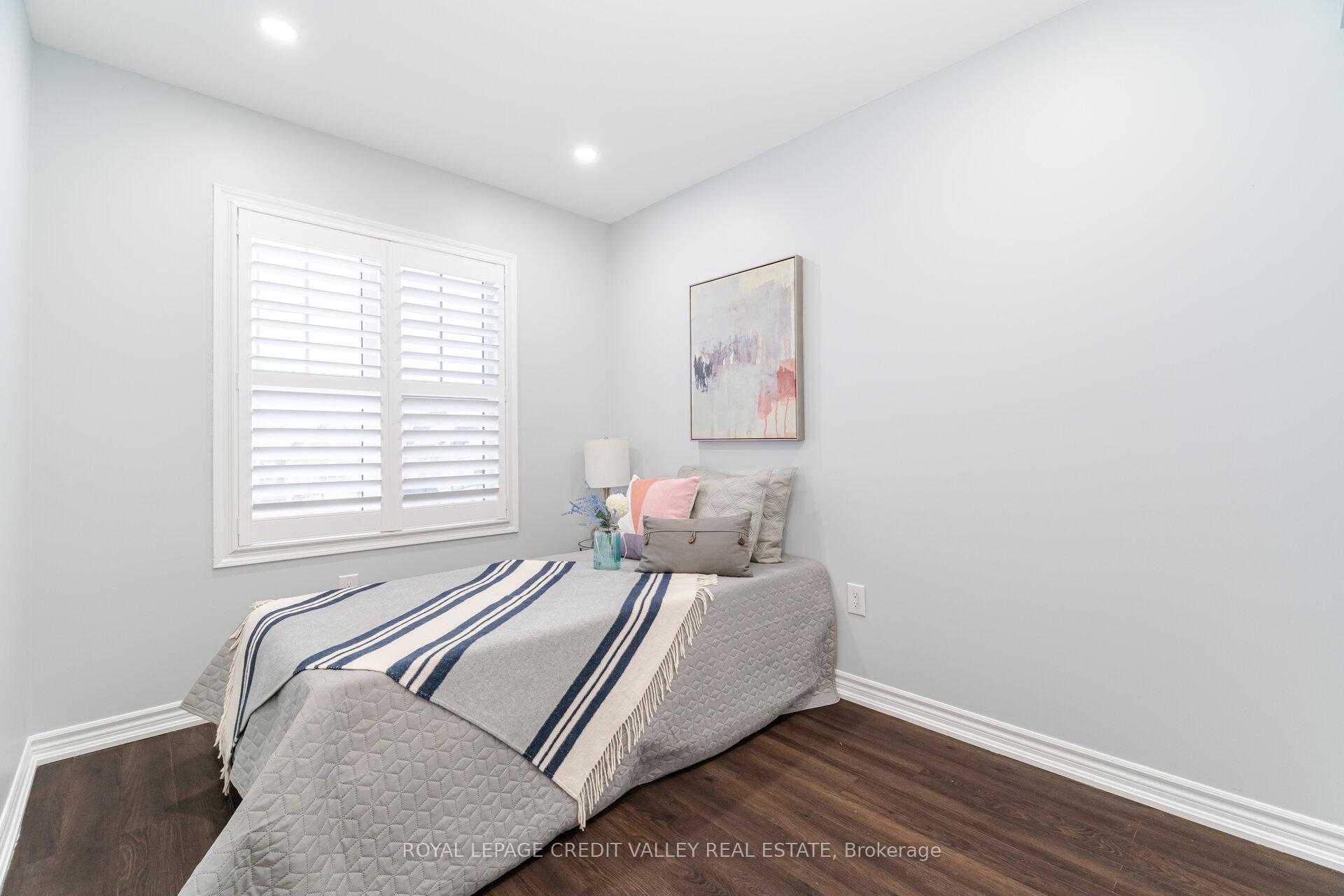 Photo 38 of 114 Whitlock Avenue, Milton, Ford — HOMEH