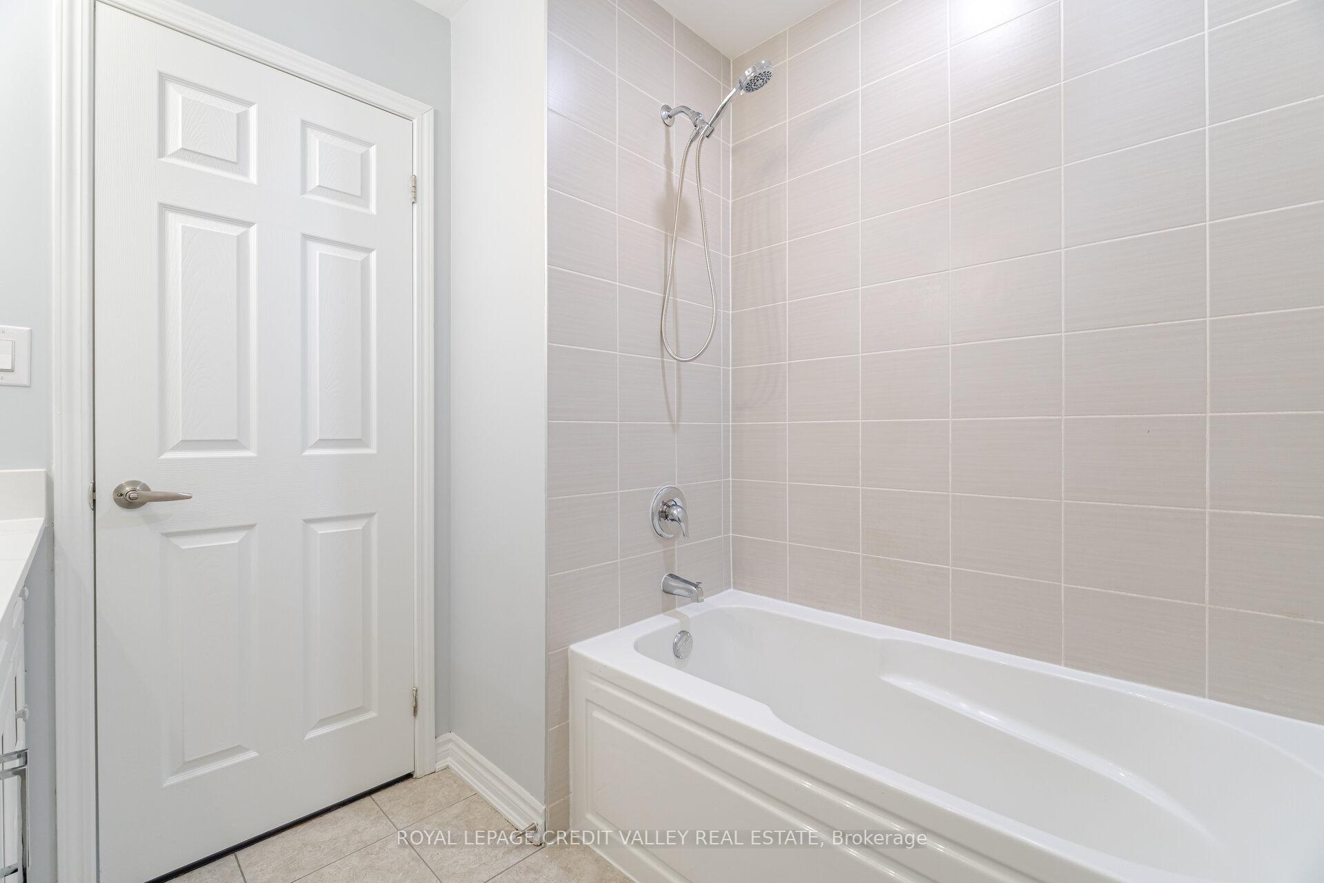 Photo 43 of 114 Whitlock Avenue, Milton, Ford — HOMEH