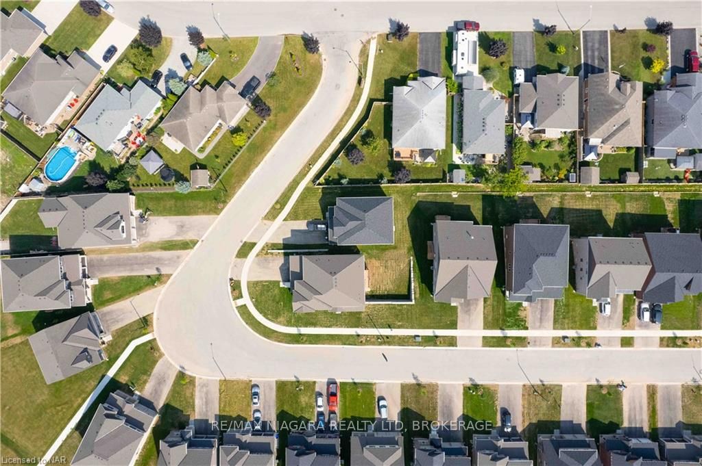 Front of 25 Oriole Crescent