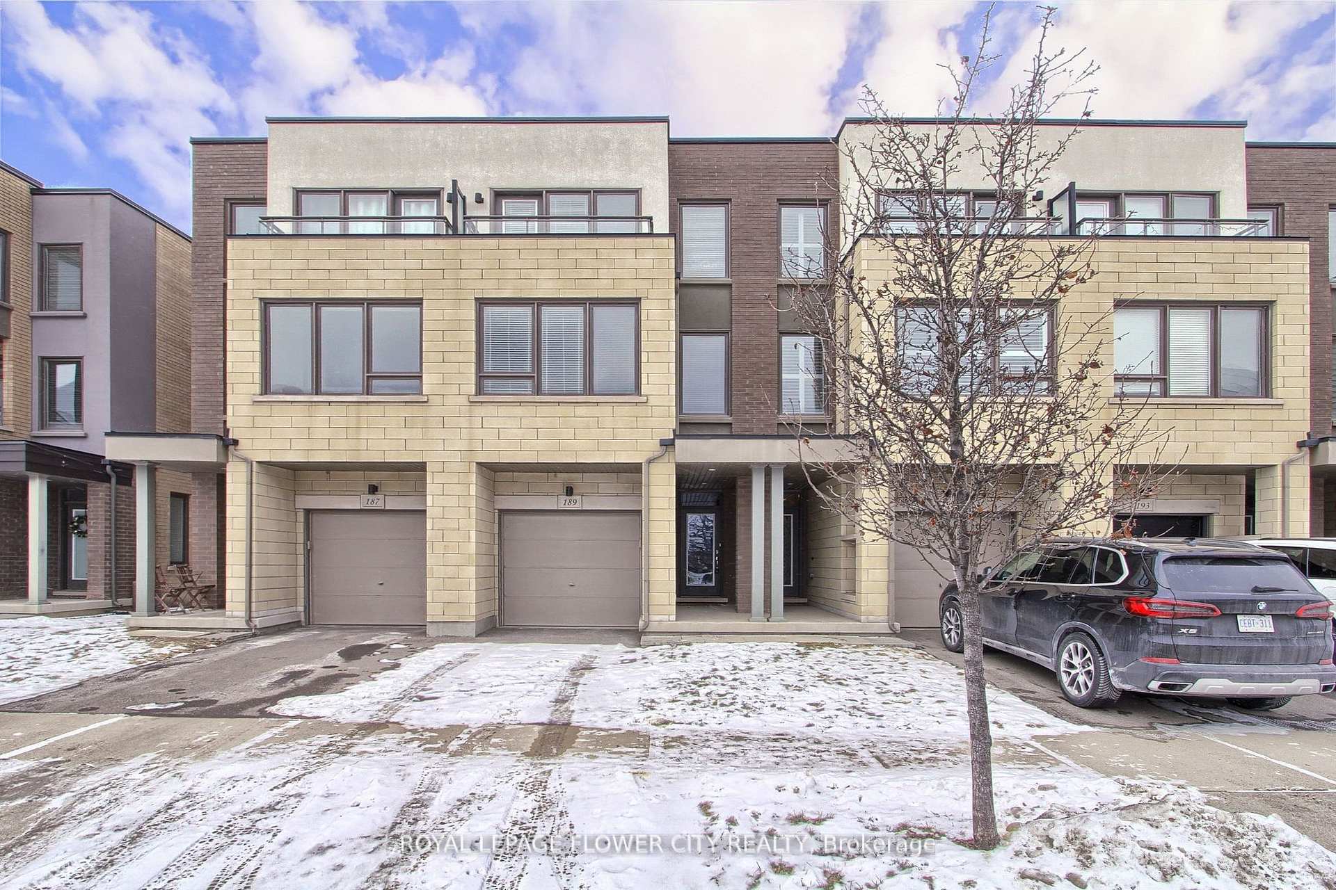 Front of 189 Sabina Drive NW