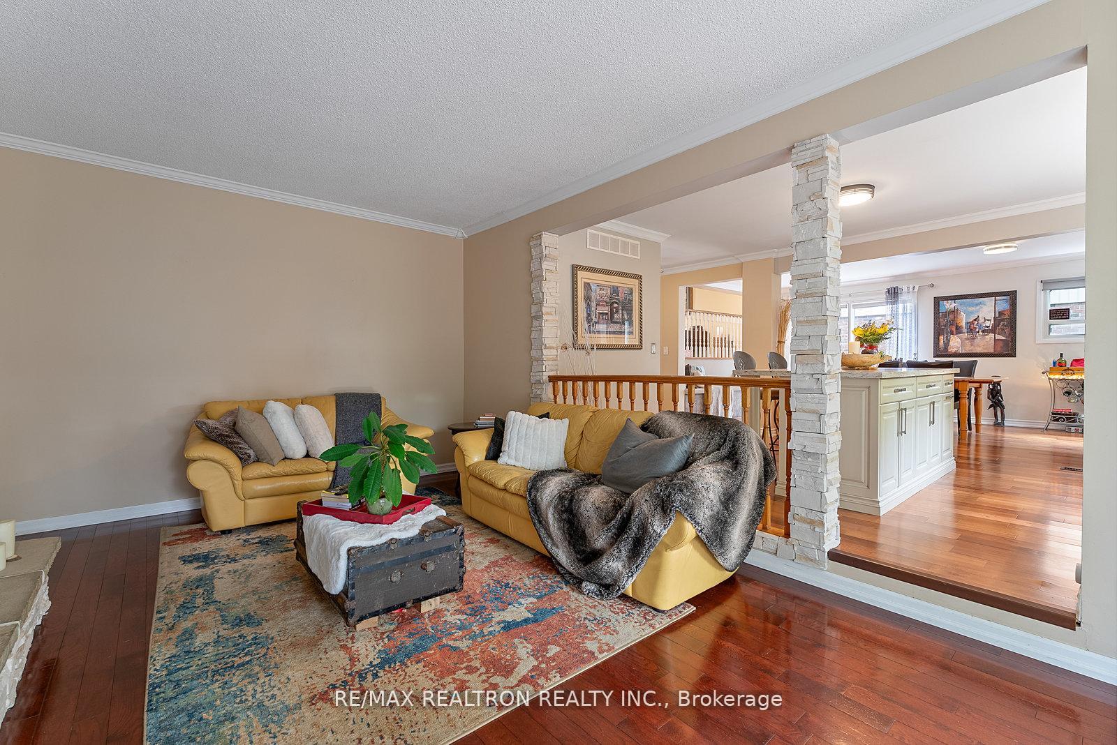 Photo 18 of 1890 Spruce Hill Road, Pickering, Dunbarton — HOMEH
