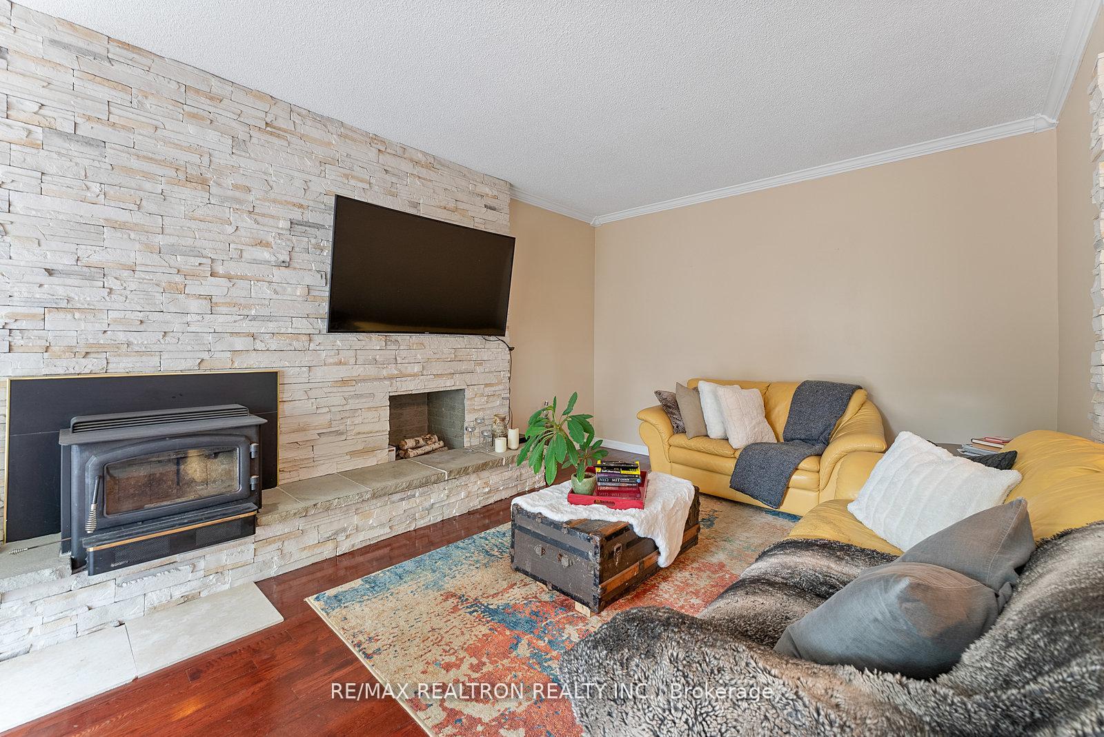 Photo 19 of 1890 Spruce Hill Road, Pickering, Dunbarton — HOMEH