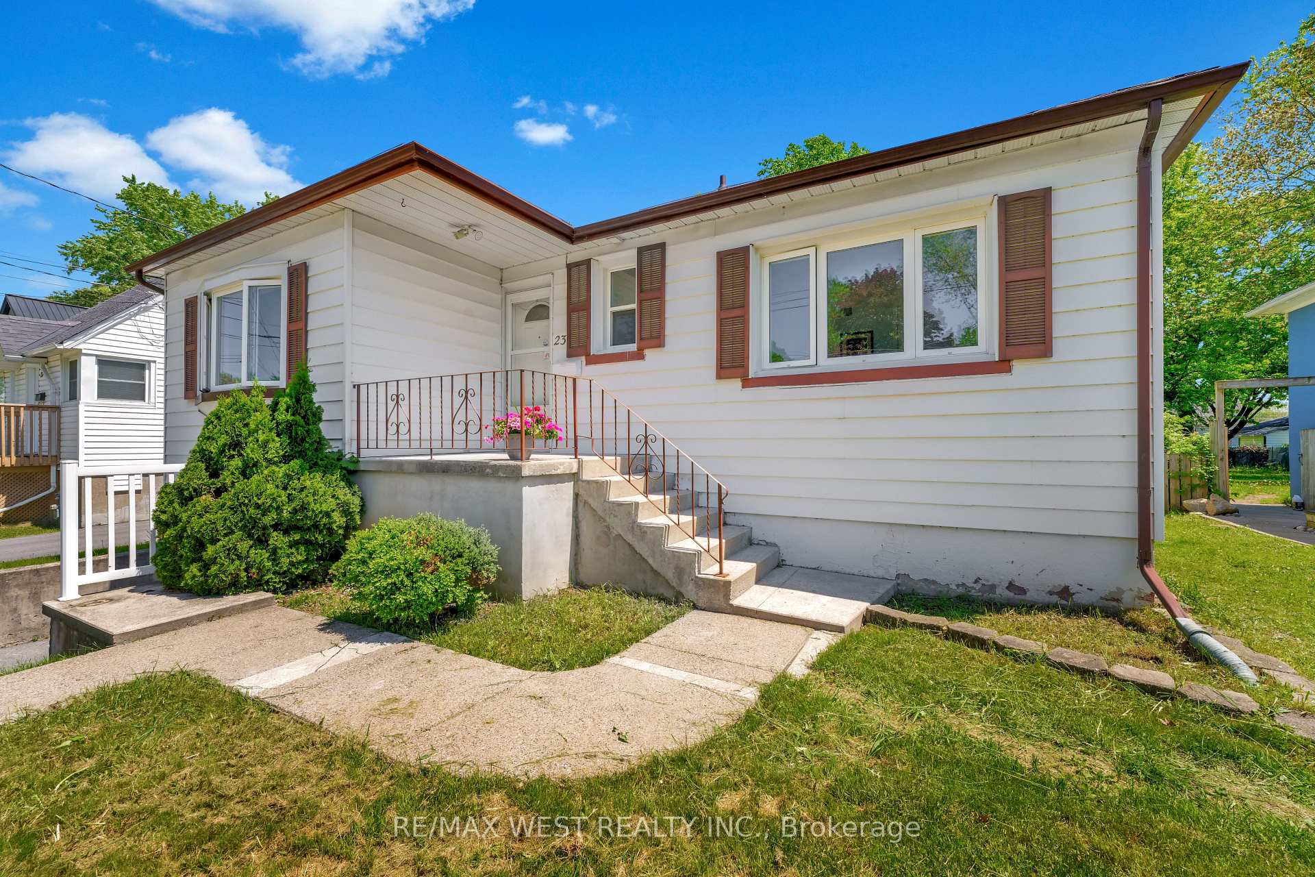 Photo 2 of 23 Hillendale Avenue, Kingston, West of Sir John A. Blvd — HOMEH
