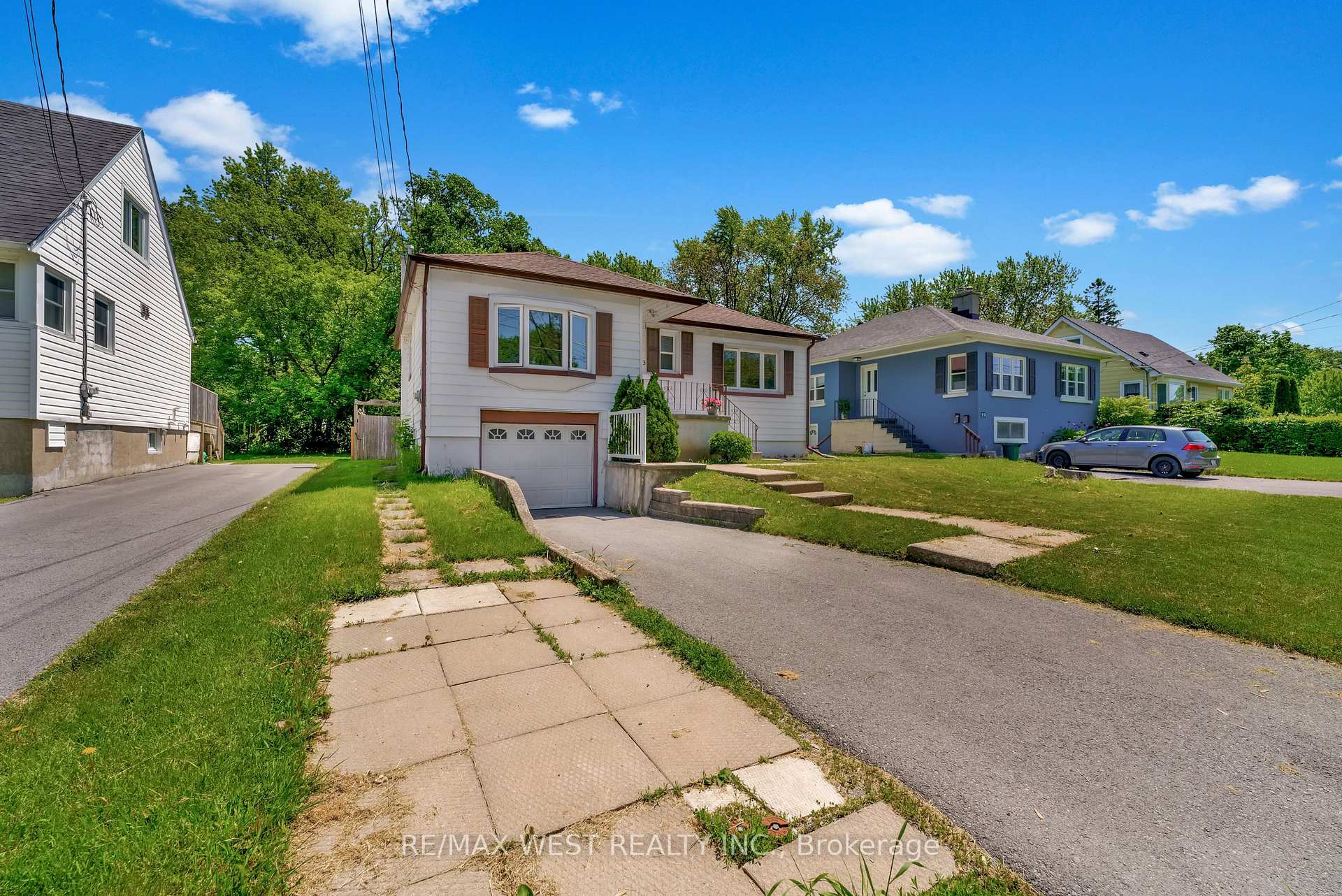 Photo 3 of 23 Hillendale Avenue, Kingston, West of Sir John A. Blvd — HOMEH