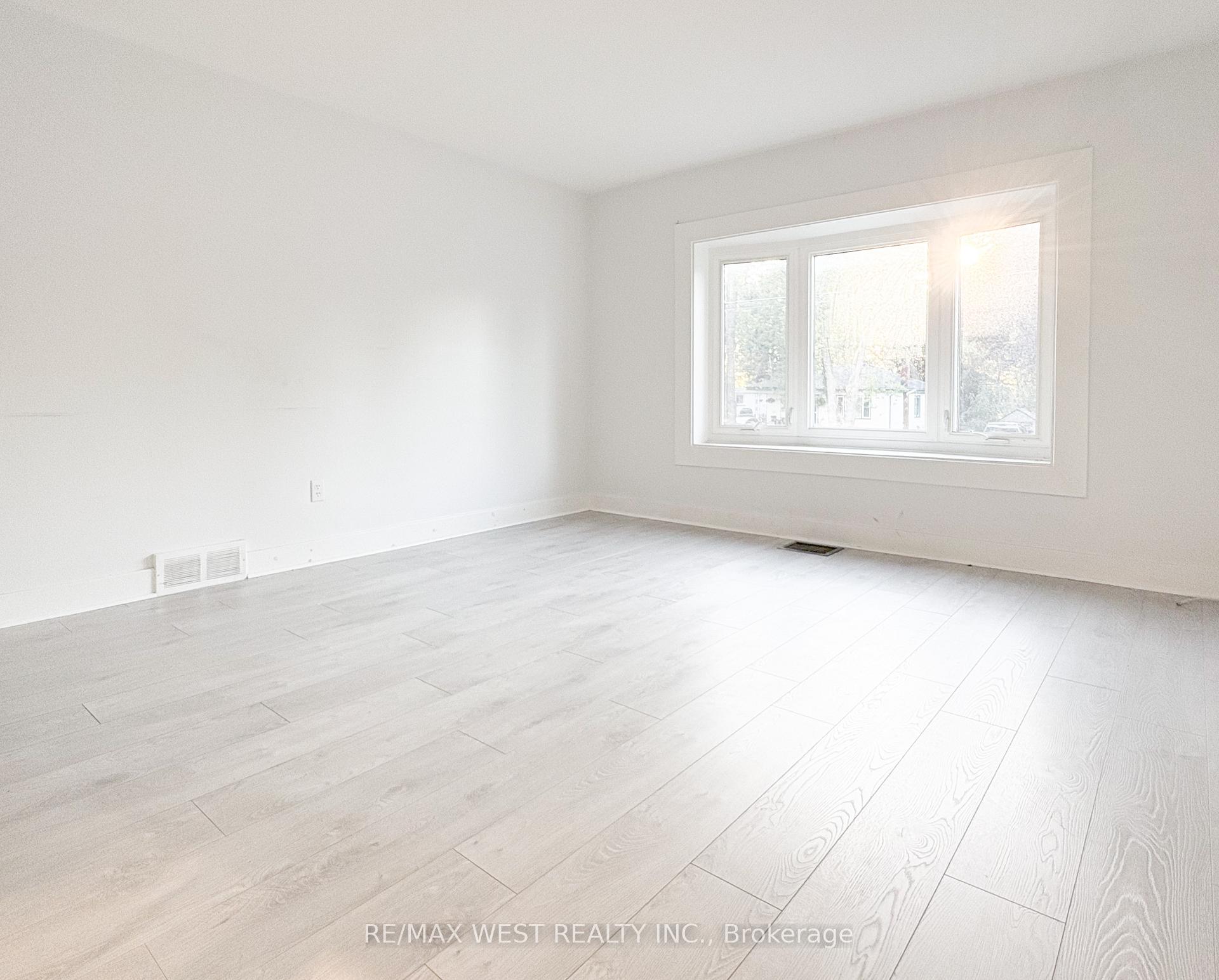 Photo 6 of 23 Hillendale Avenue, Kingston, West of Sir John A. Blvd — HOMEH