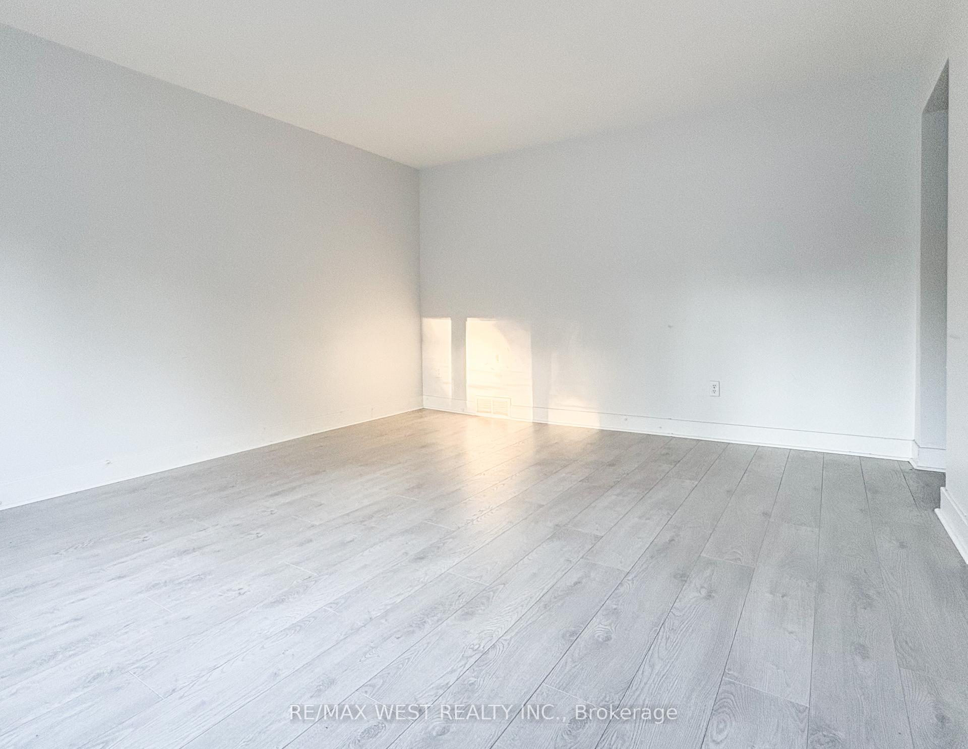 Photo 7 of 23 Hillendale Avenue, Kingston, West of Sir John A. Blvd — HOMEH