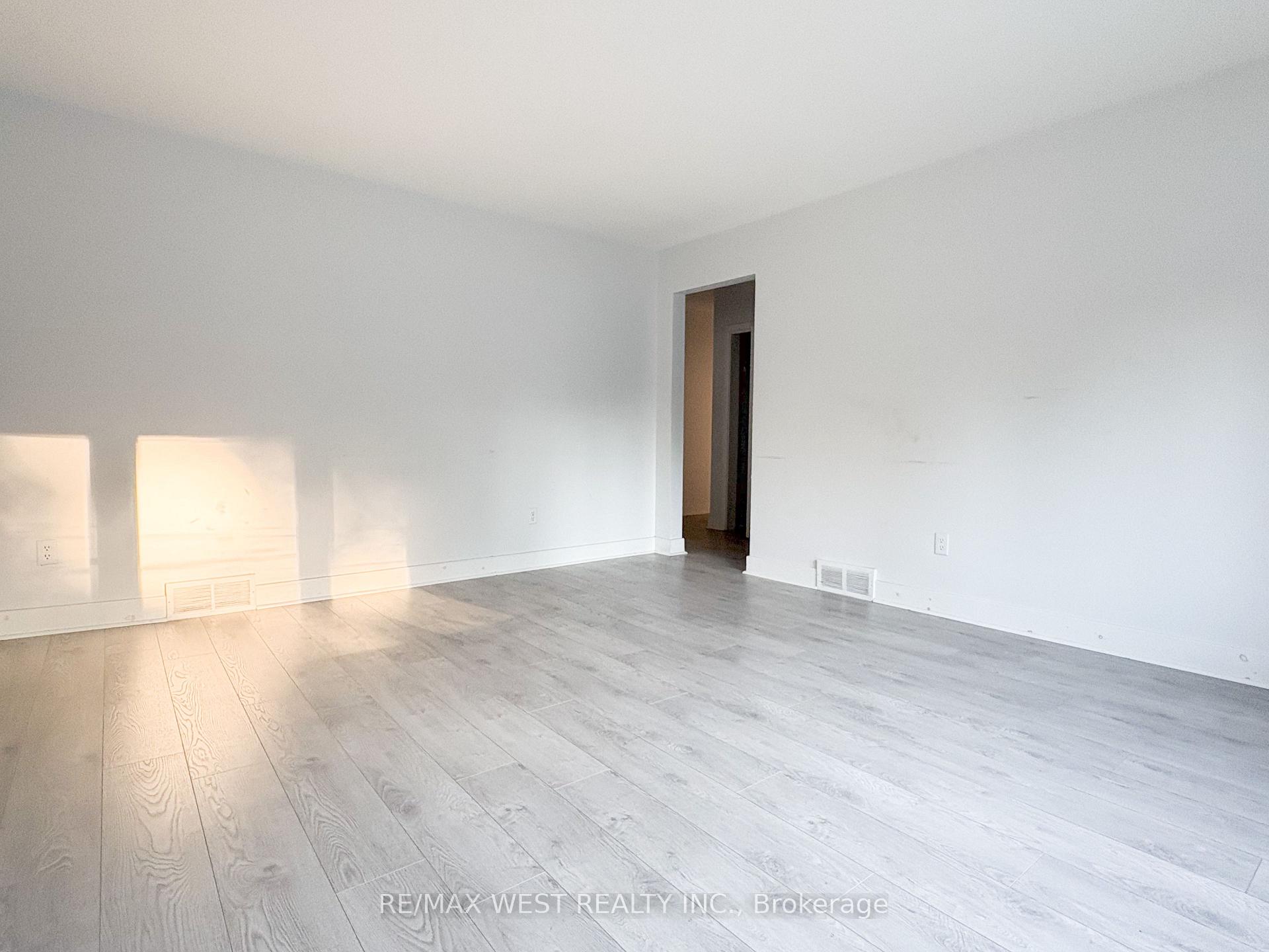 Photo 8 of 23 Hillendale Avenue, Kingston, West of Sir John A. Blvd — HOMEH