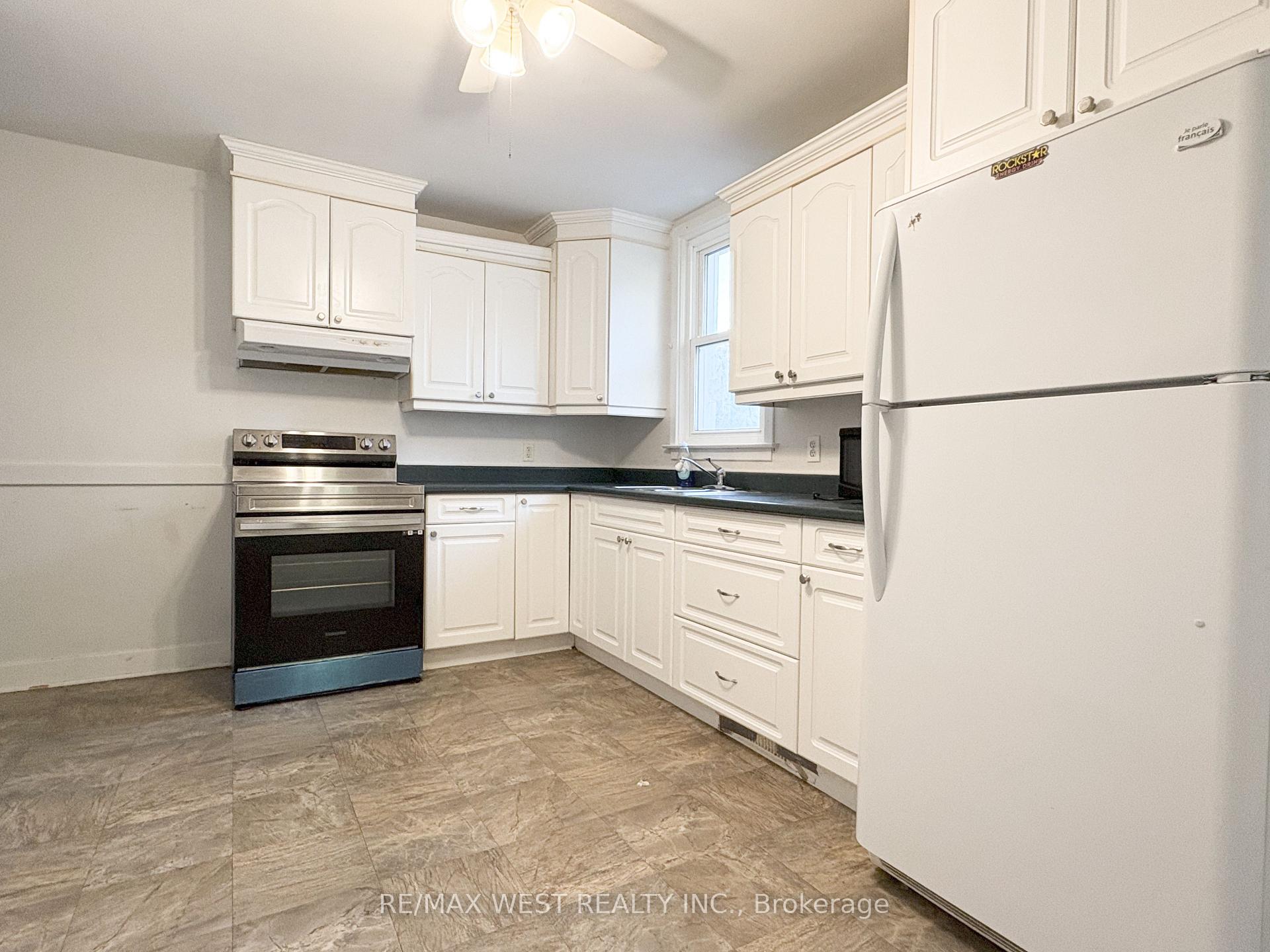 Photo 11 of 23 Hillendale Avenue, Kingston, West of Sir John A. Blvd — HOMEH
