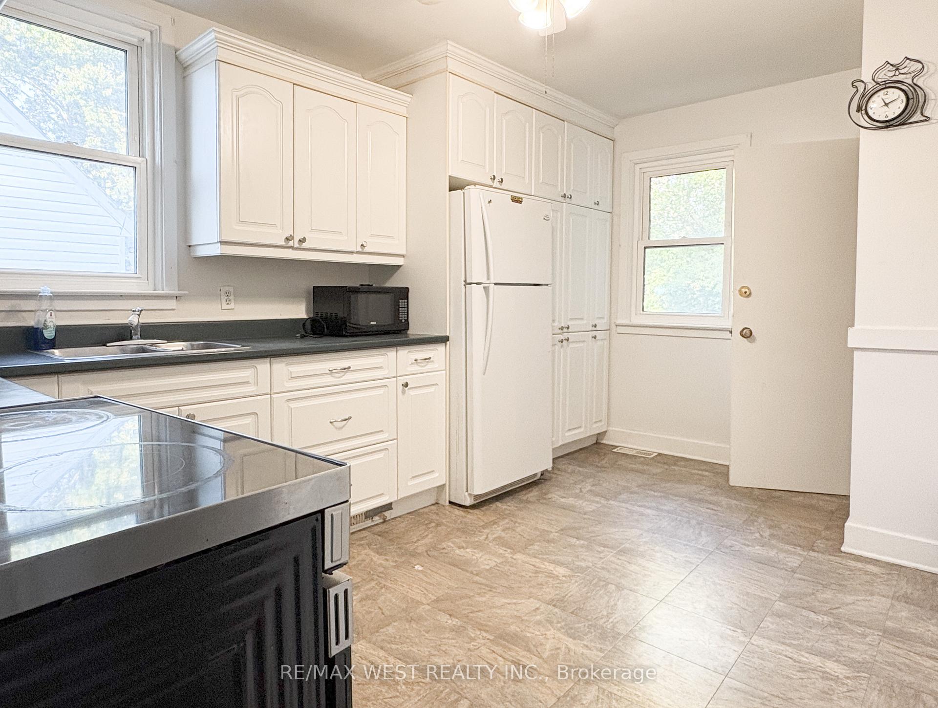 Photo 12 of 23 Hillendale Avenue, Kingston, West of Sir John A. Blvd — HOMEH