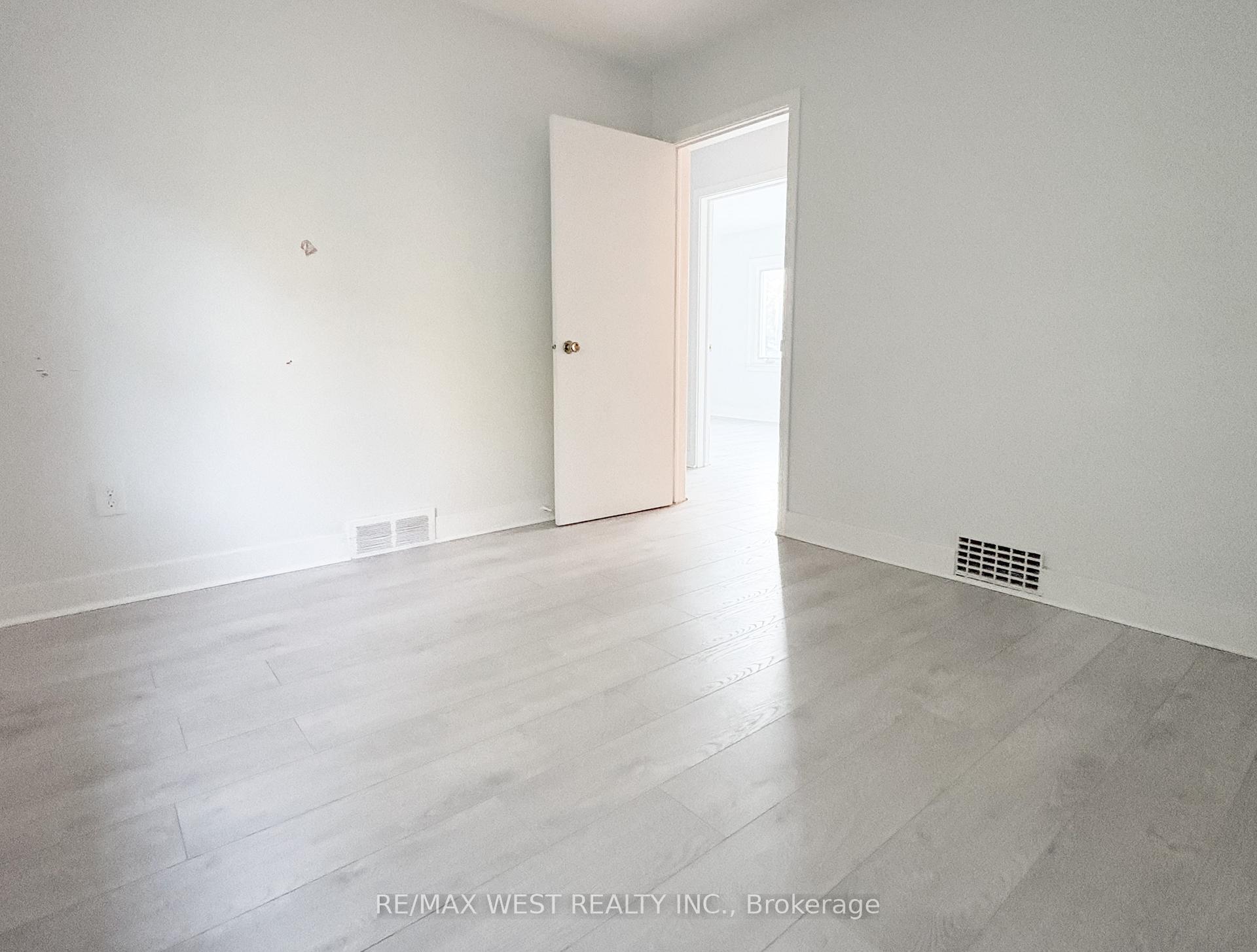 Photo 16 of 23 Hillendale Avenue, Kingston, West of Sir John A. Blvd — HOMEH