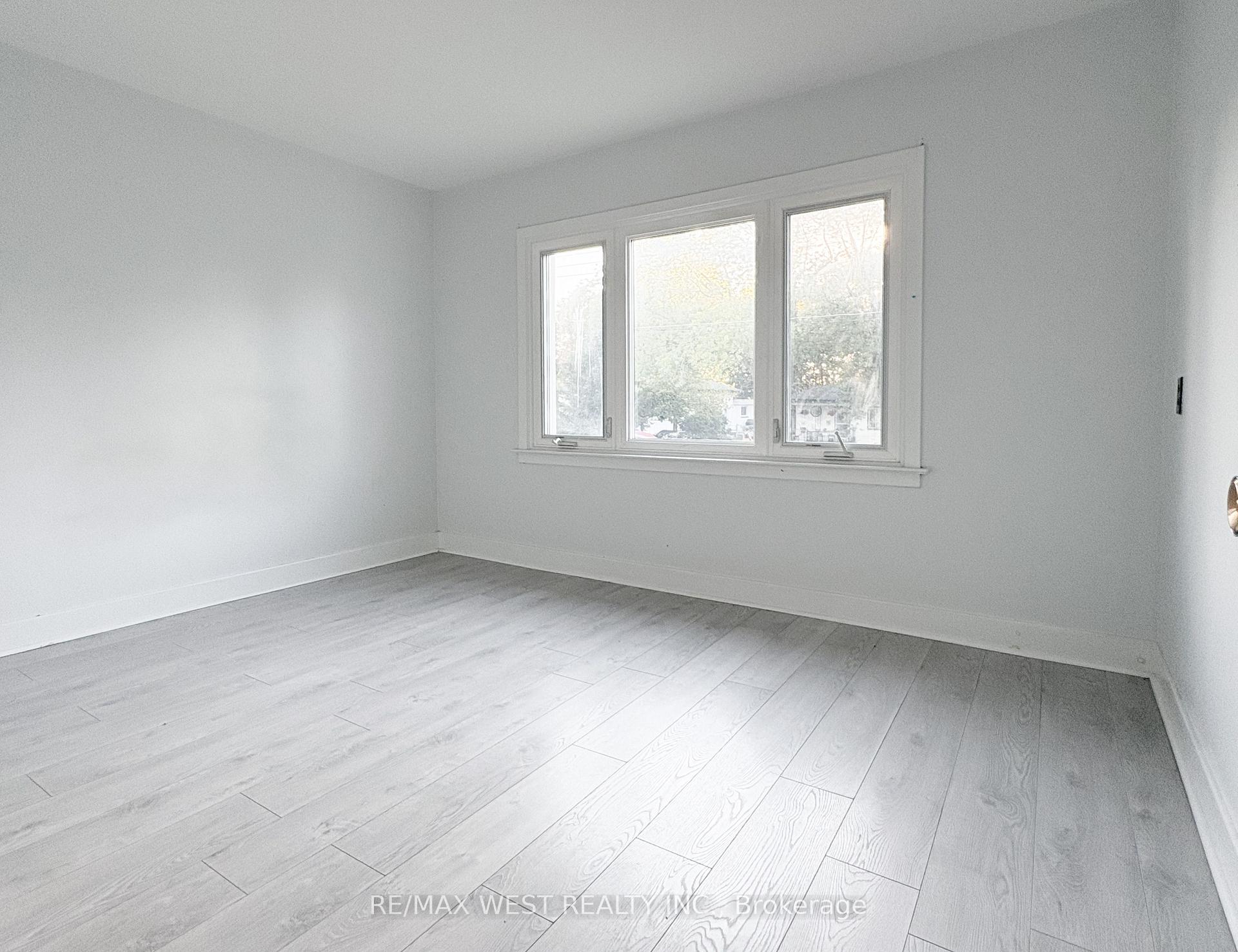 Photo 18 of 23 Hillendale Avenue, Kingston, West of Sir John A. Blvd — HOMEH