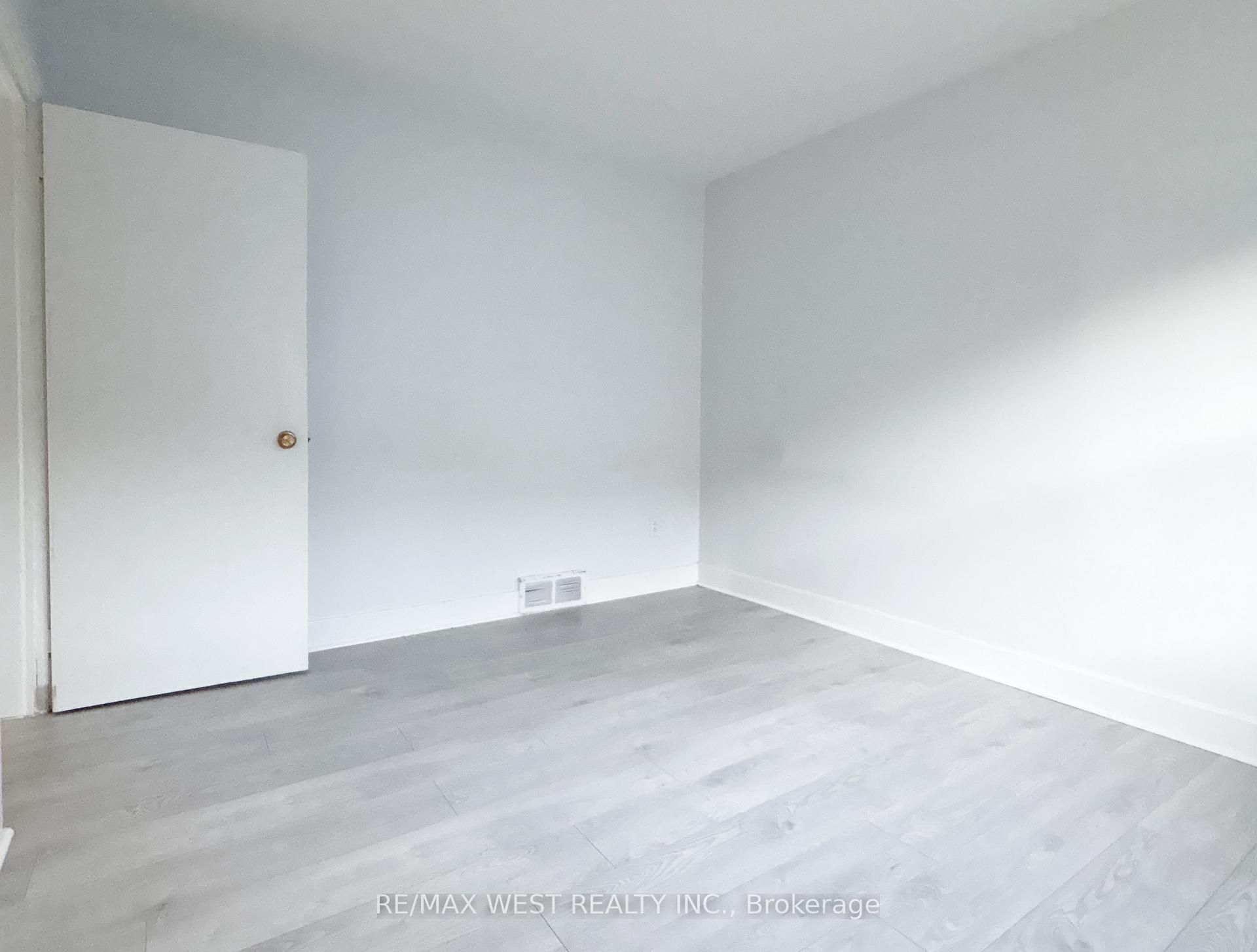 Photo 24 of 23 Hillendale Avenue, Kingston, West of Sir John A. Blvd — HOMEH