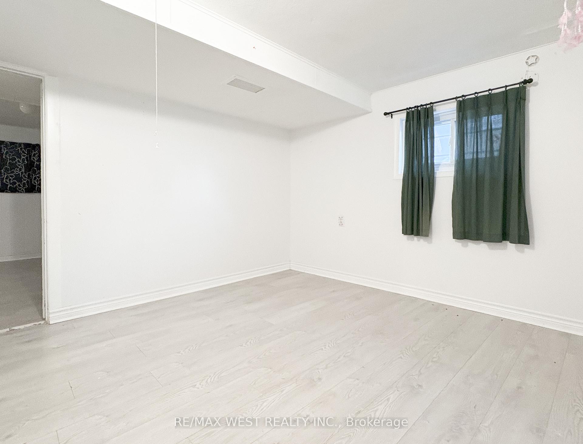 Photo 31 of 23 Hillendale Avenue, Kingston, West of Sir John A. Blvd — HOMEH