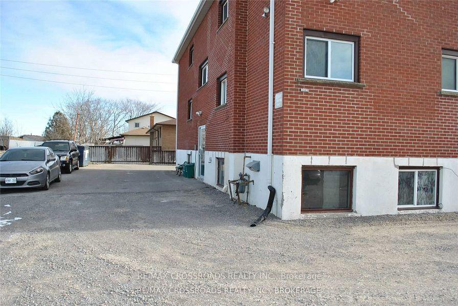 Photo 2 of 390 Dean Avenue, Oshawa, Central — HOMEH