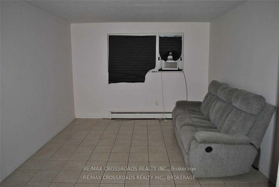 Photo 3 of 390 Dean Avenue, Oshawa, Central — HOMEH