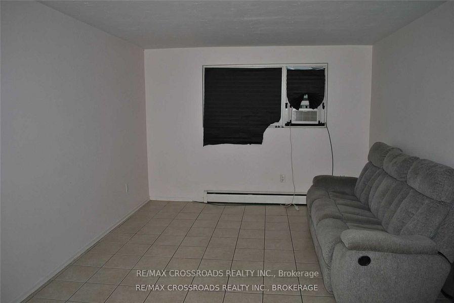 Photo 4 of 390 Dean Avenue, Oshawa, Central — HOMEH