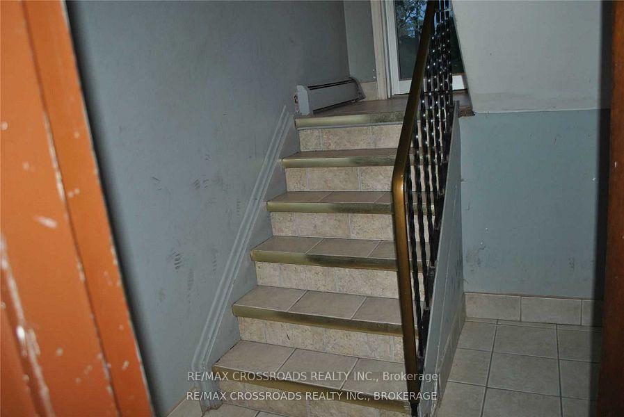 Photo 8 of 390 Dean Avenue, Oshawa, Central — HOMEH