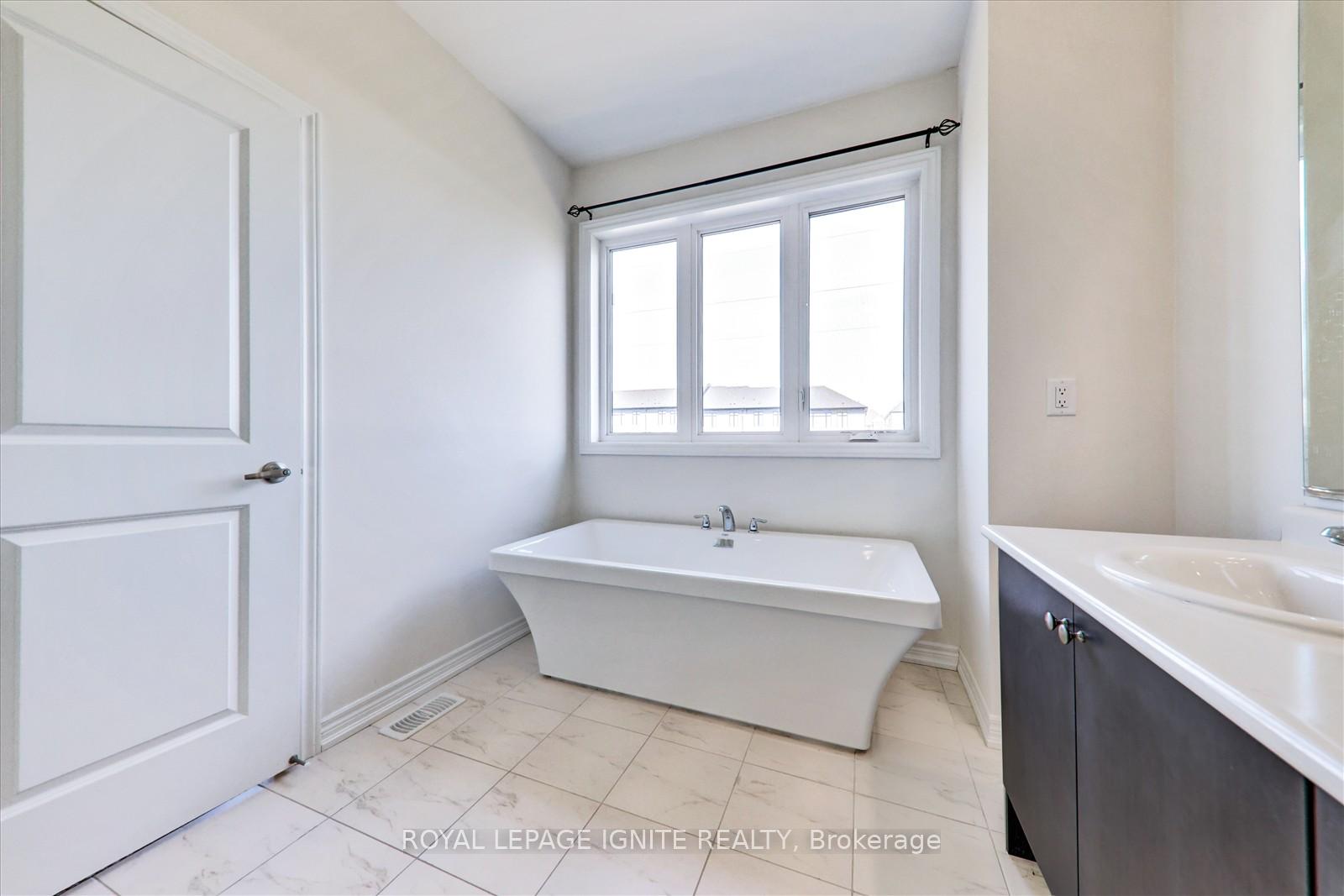 Photo 21 of 1054 Skyridge Boulevard, Pickering, Rural Pickering — HOMEH