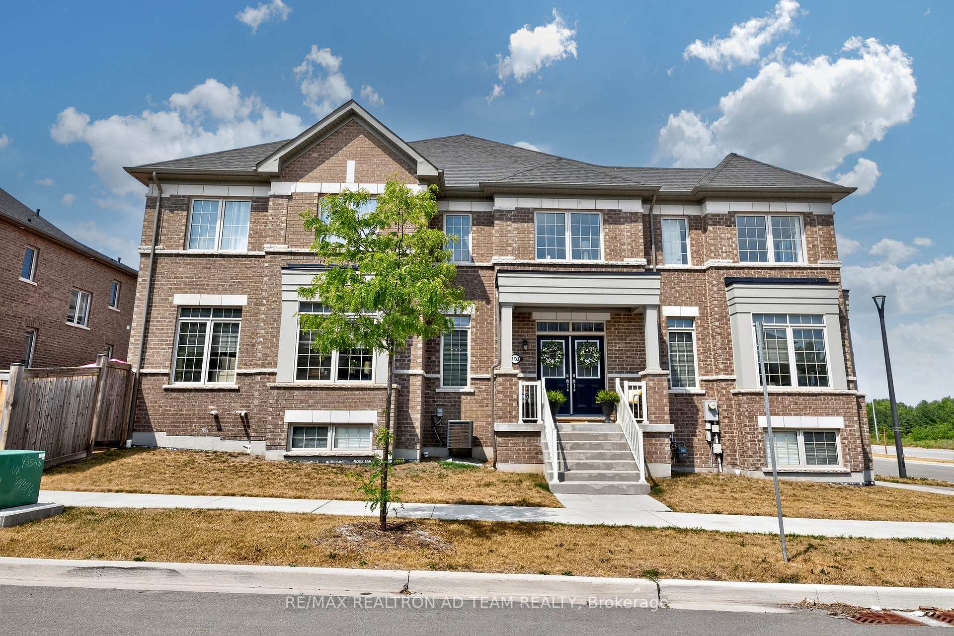Photo 1 of 1153 Enchanted Crescent, Pickering, Rural Pickering — HOMEH