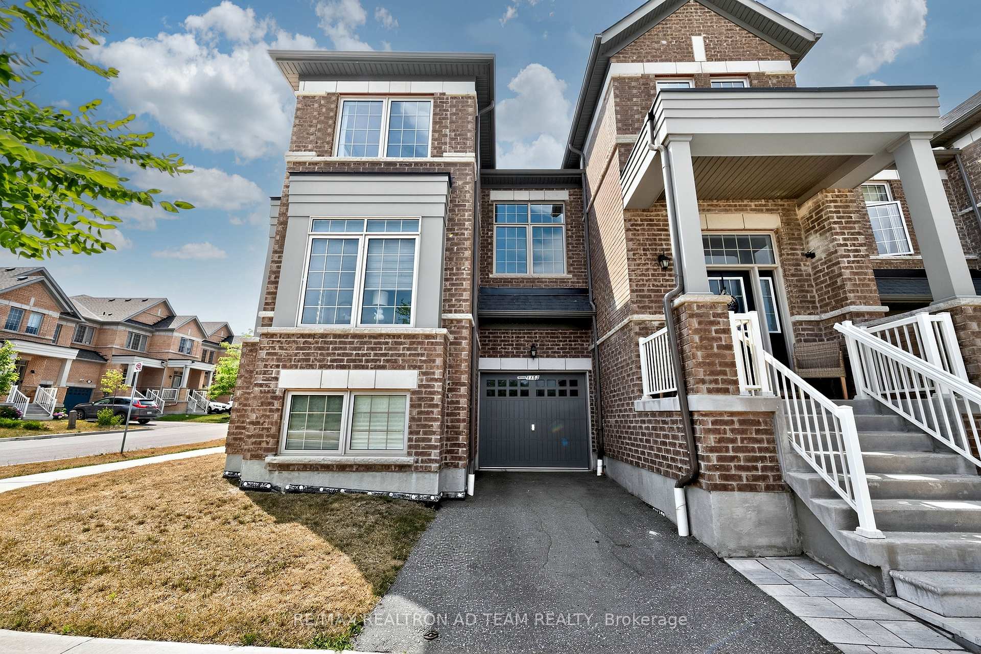 Photo 5 of 1153 Enchanted Crescent, Pickering, Rural Pickering — HOMEH
