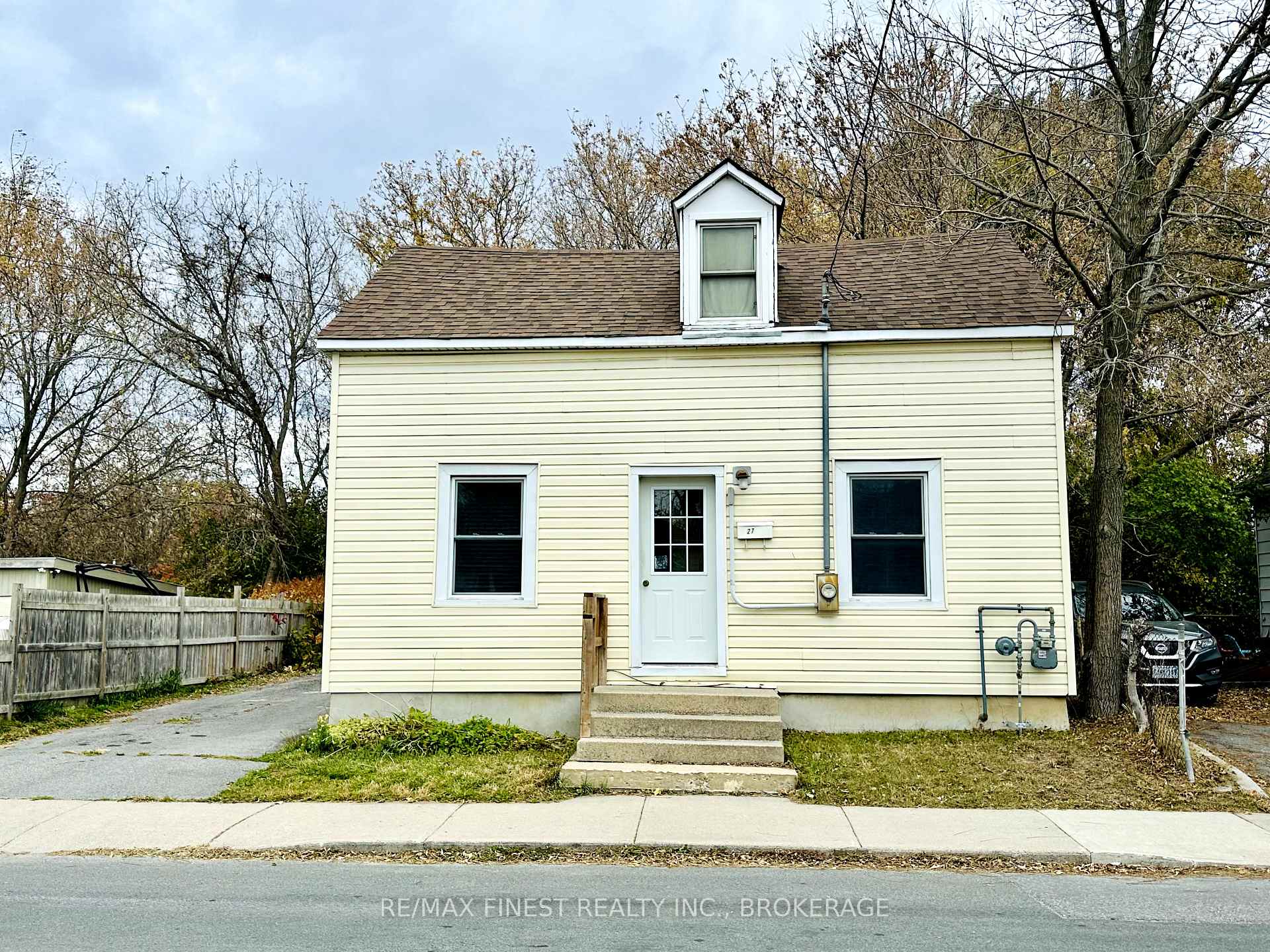 Front of 27 Hickson Avenue