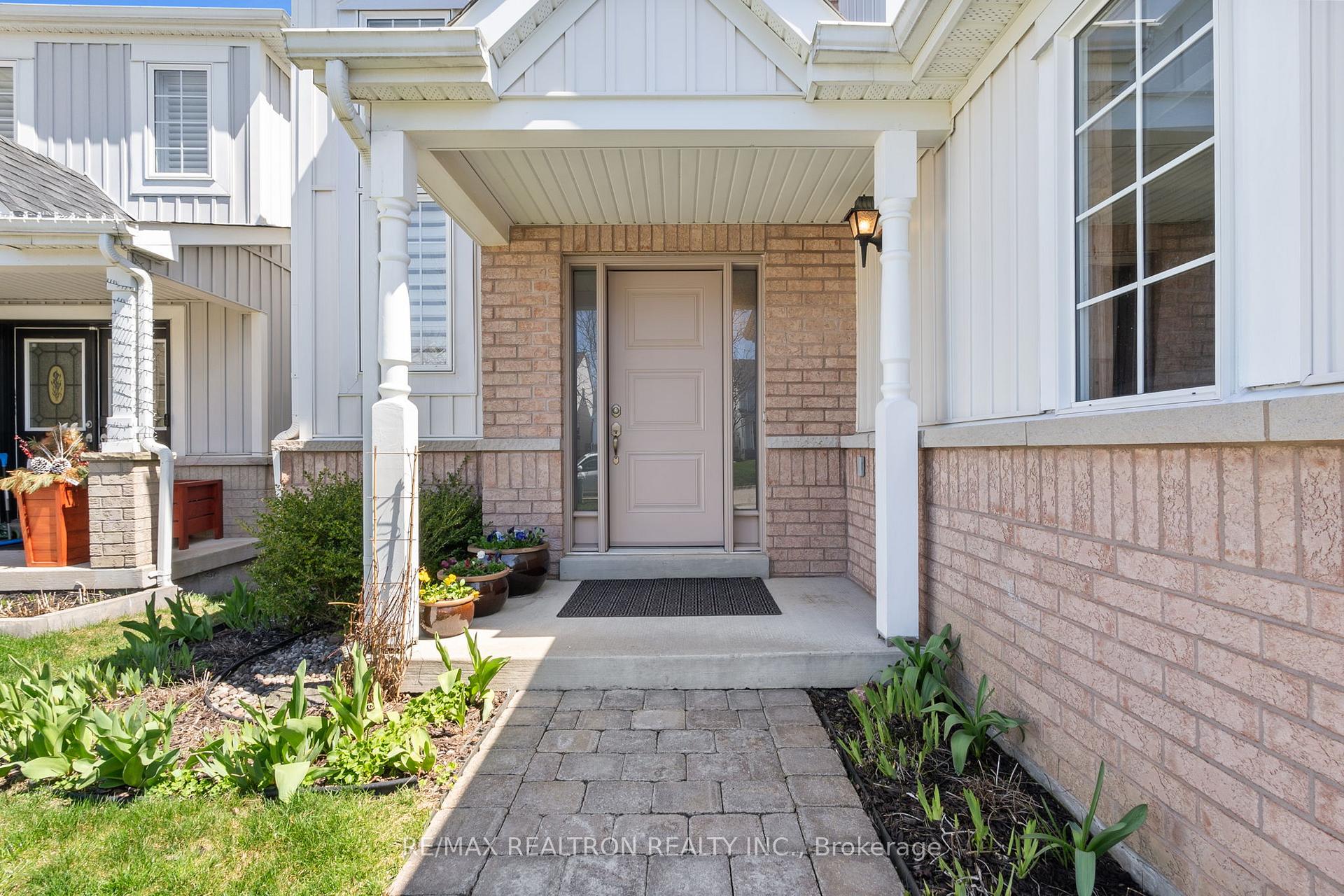 Photo 2 of 1308 Ashgrove Crescent, Oshawa, Pinecrest — HOMEH