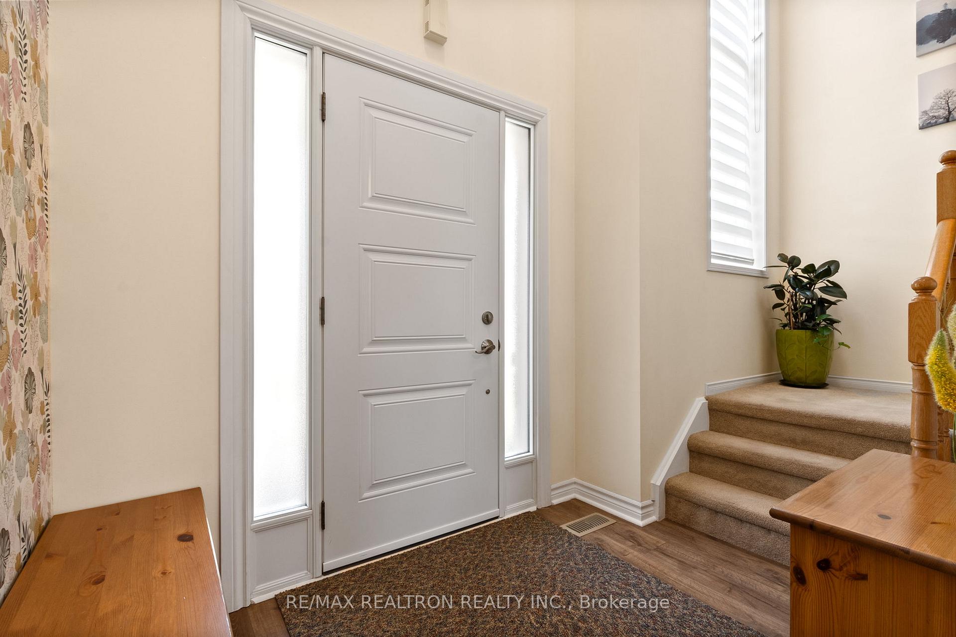Photo 3 of 1308 Ashgrove Crescent, Oshawa, Pinecrest — HOMEH