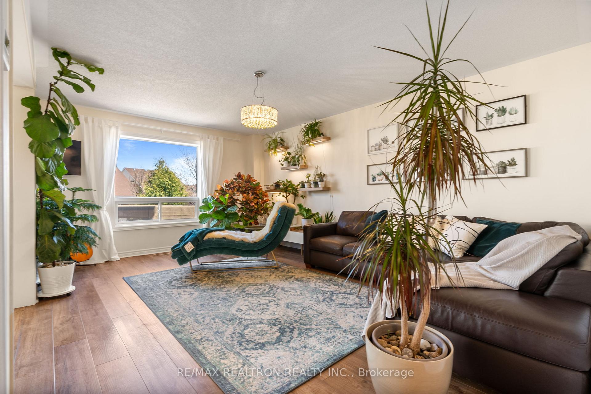 Photo 7 of 1308 Ashgrove Crescent, Oshawa, Pinecrest — HOMEH