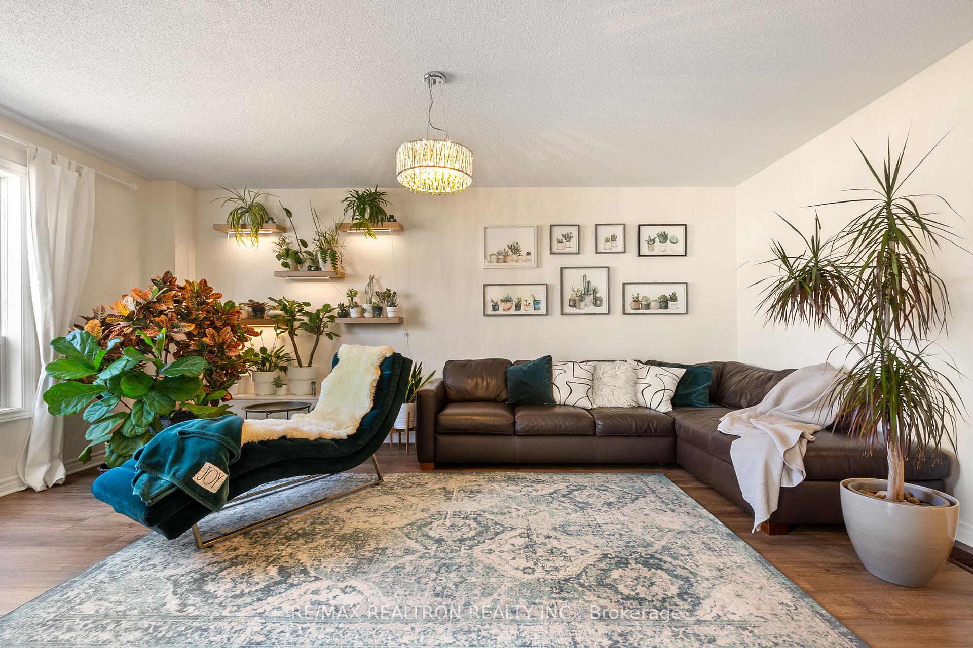 Photo 8 of 1308 Ashgrove Crescent, Oshawa, Pinecrest — HOMEH