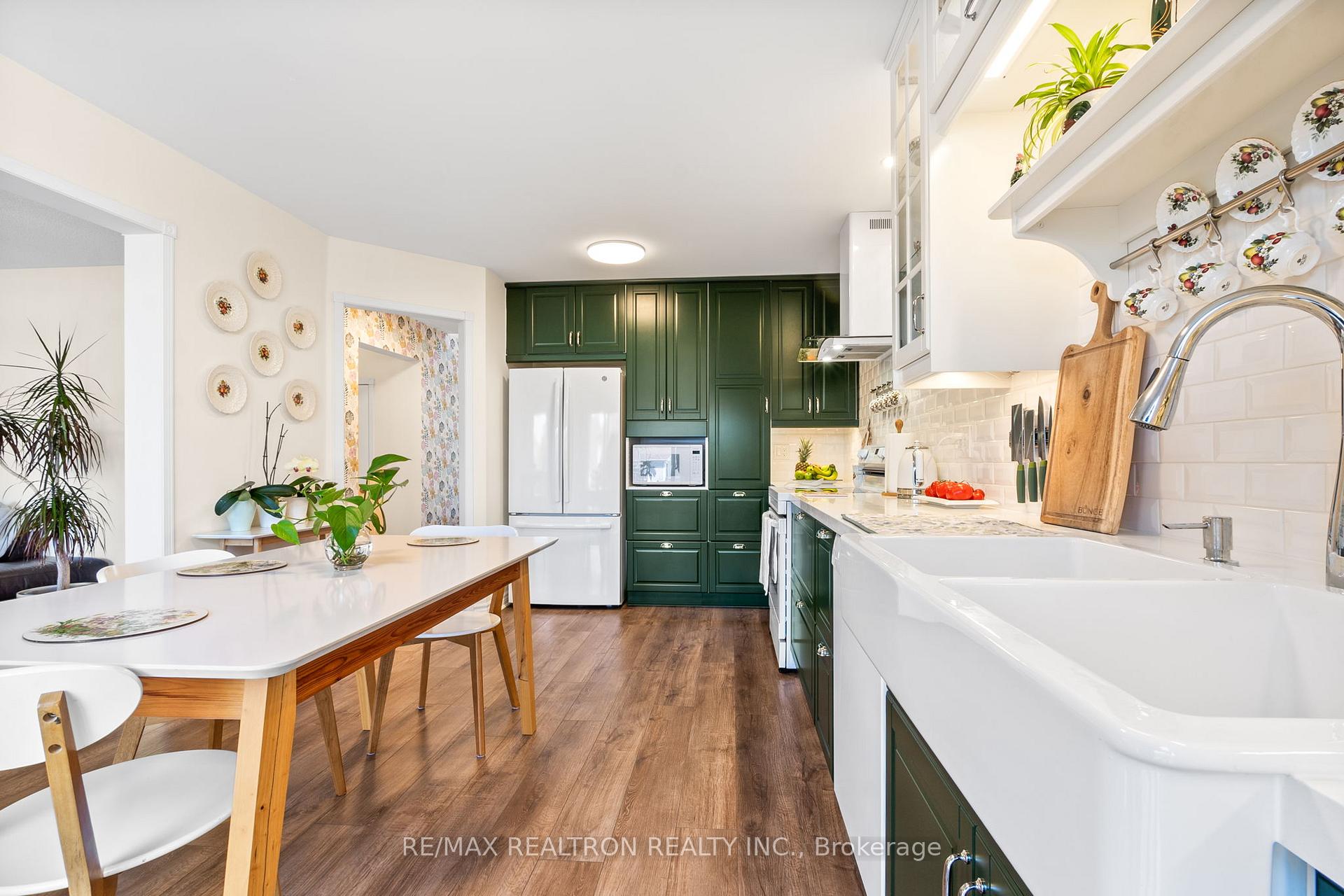 Photo 12 of 1308 Ashgrove Crescent, Oshawa, Pinecrest — HOMEH