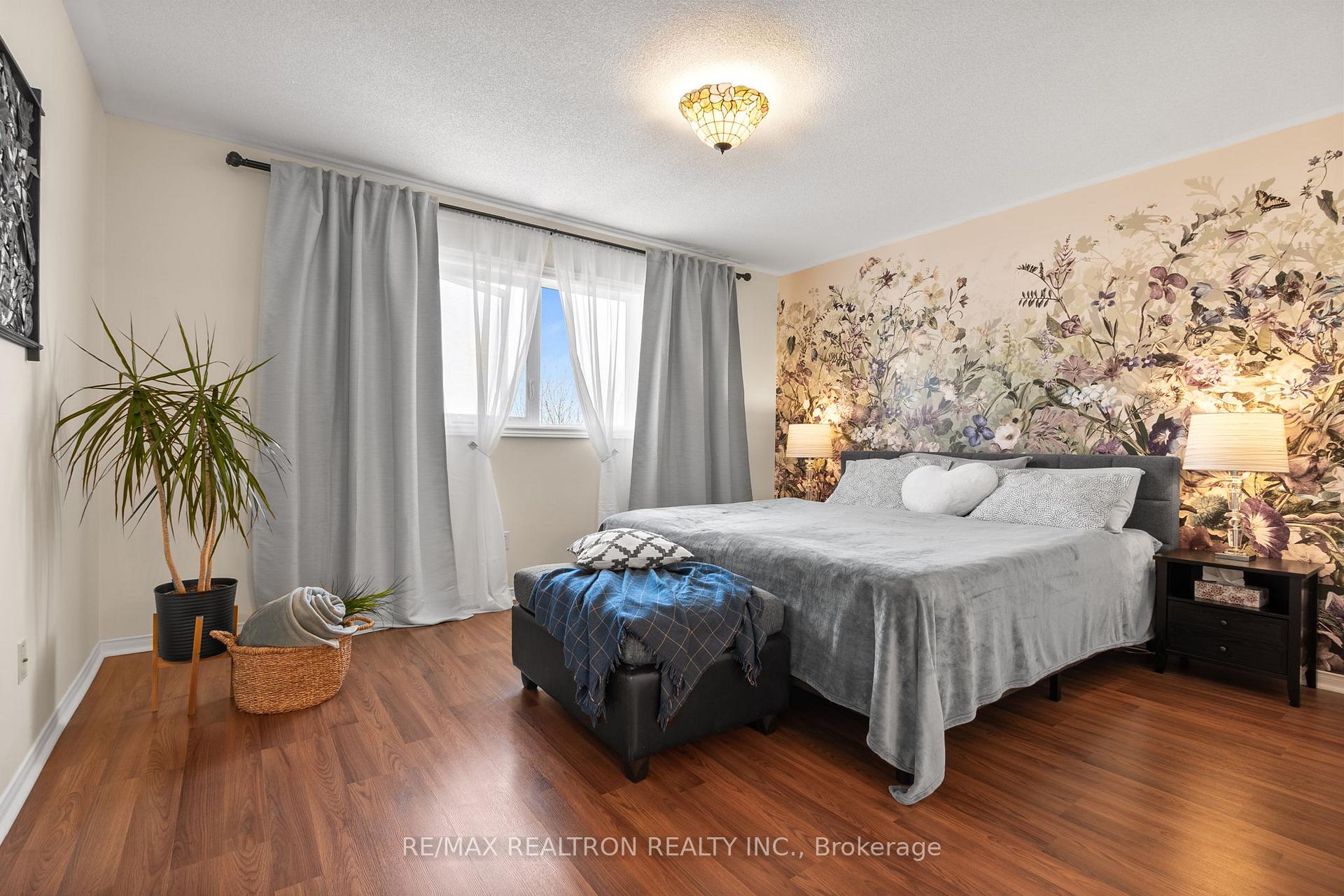 Photo 23 of 1308 Ashgrove Crescent, Oshawa, Pinecrest — HOMEH