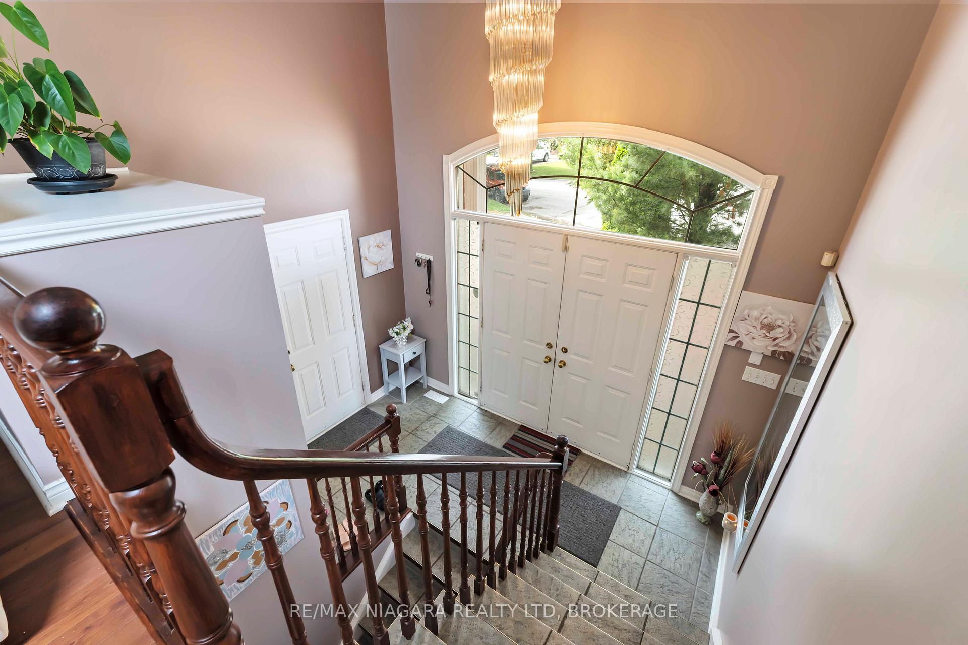 Photo 2 of 7989 Harvest Crescent, Niagara Falls, Ascot — HOMEH