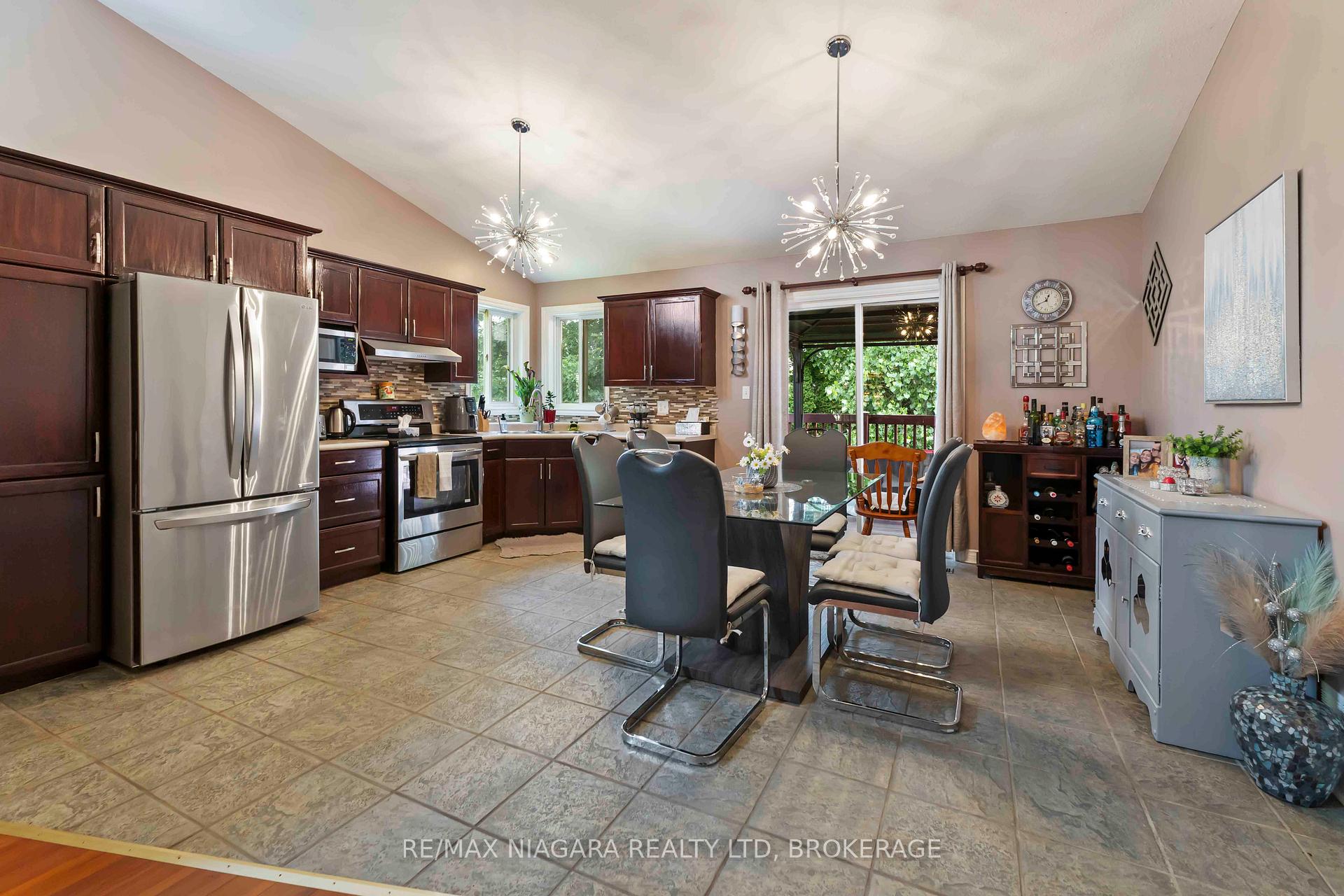 Photo 5 of 7989 Harvest Crescent, Niagara Falls, Ascot — HOMEH
