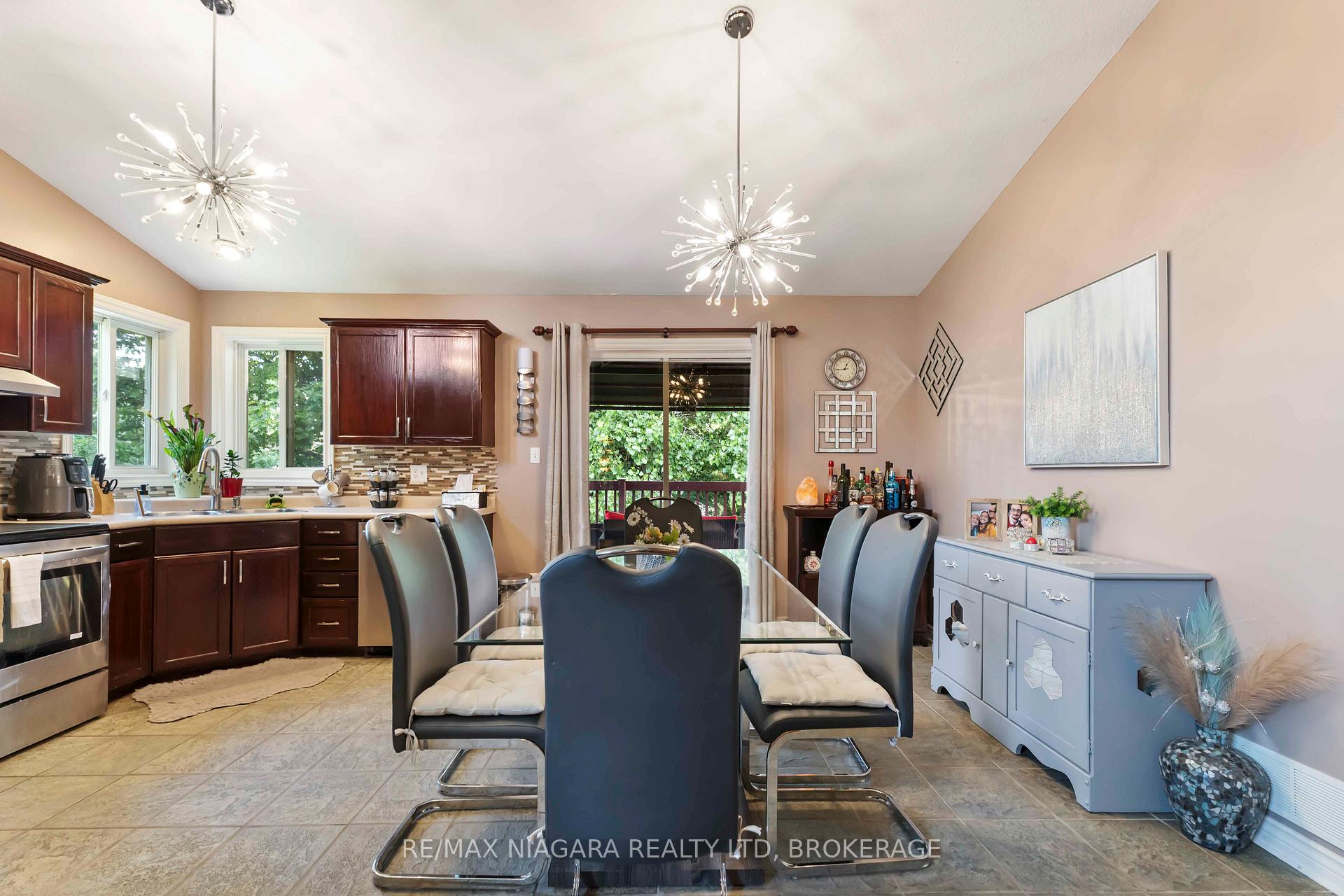 Photo 6 of 7989 Harvest Crescent, Niagara Falls, Ascot — HOMEH
