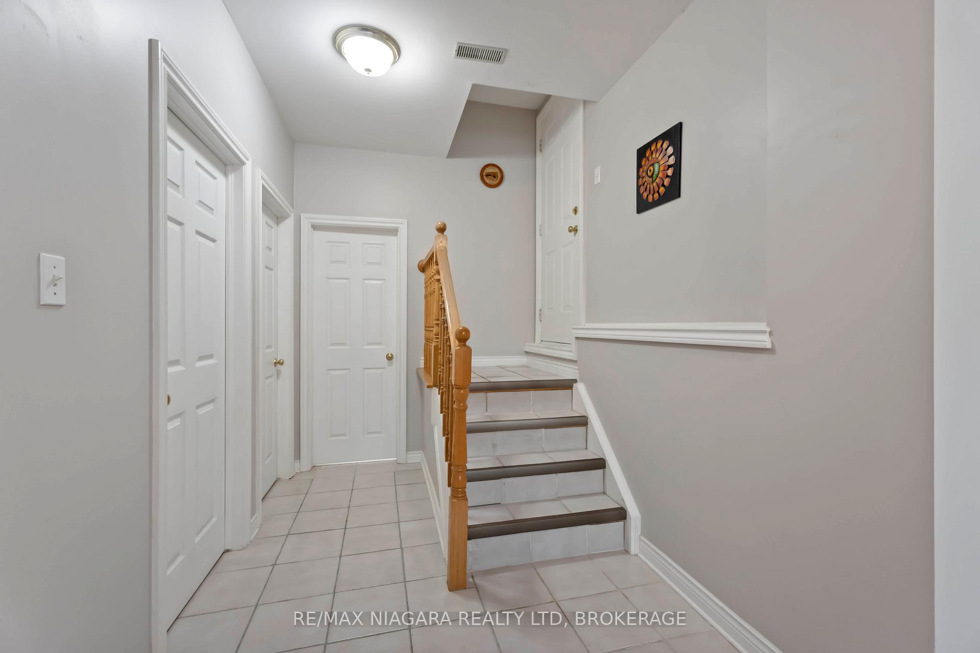 Photo 13 of 7989 Harvest Crescent, Niagara Falls, Ascot — HOMEH