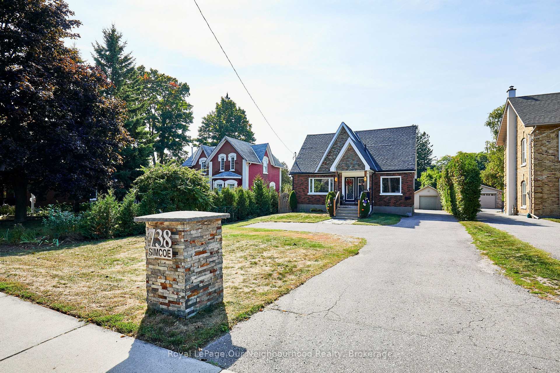 Front of 738 Simcoe Street N