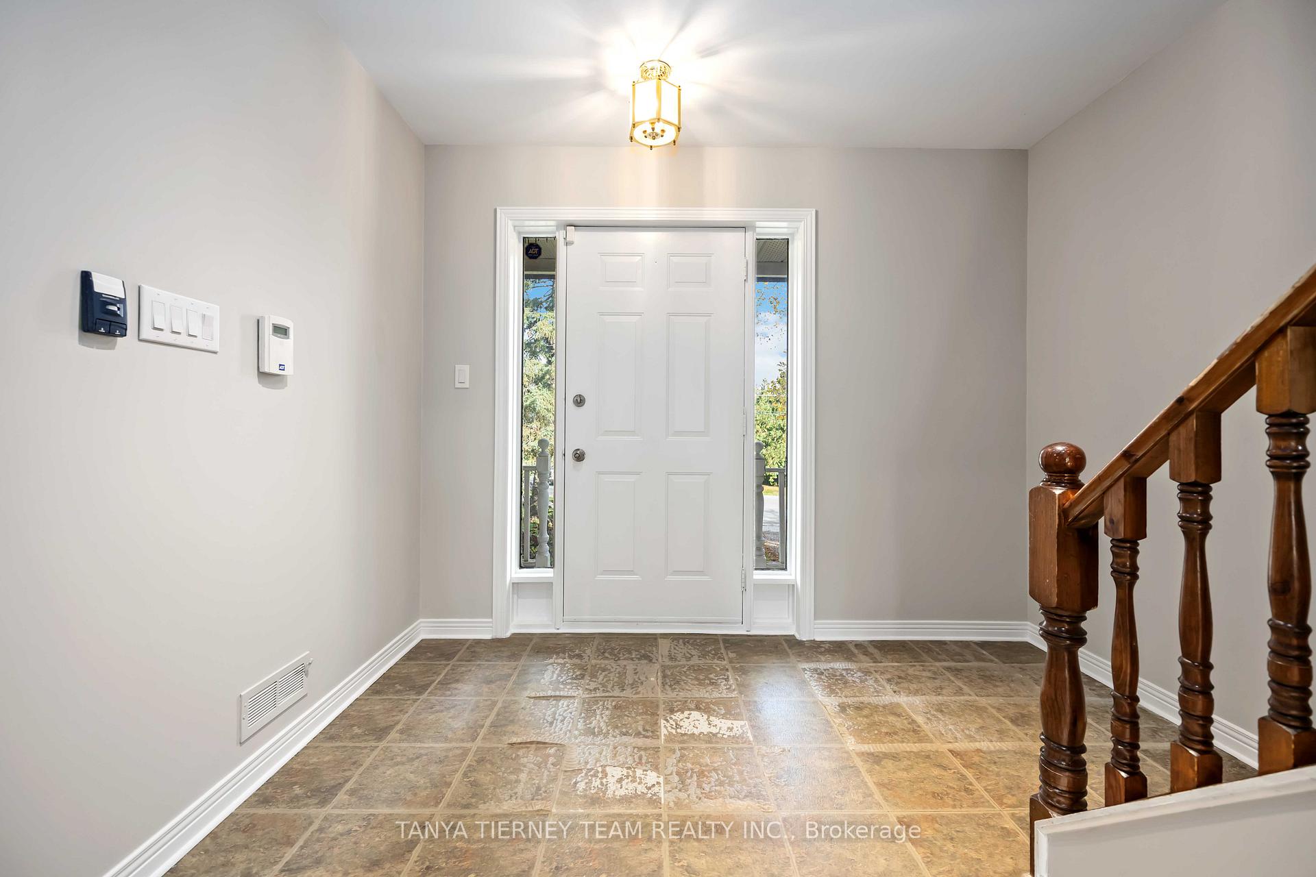 Photo 4 of 1862 Pinegrove Avenue, Pickering, Highbush — HOMEH