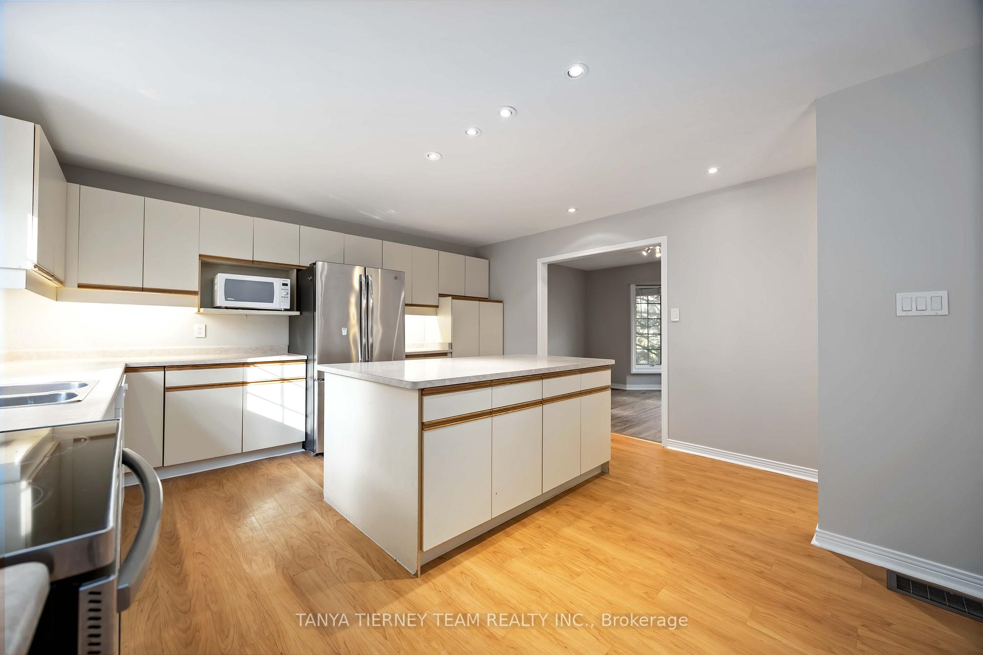 Photo 15 of 1862 Pinegrove Avenue, Pickering, Highbush — HOMEH