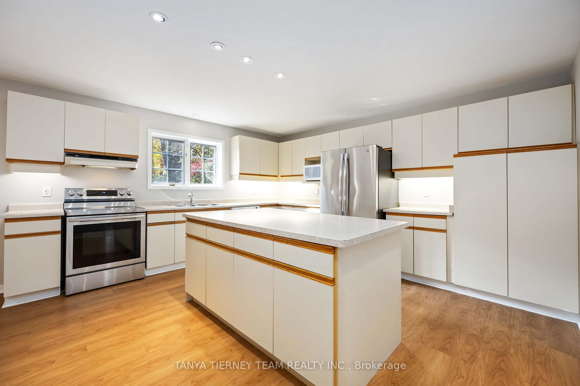 Photo 16 of 1862 Pinegrove Avenue, Pickering, Highbush — HOMEH