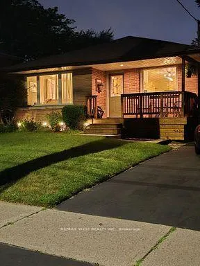 Front of 46 Orchard View Boulevard