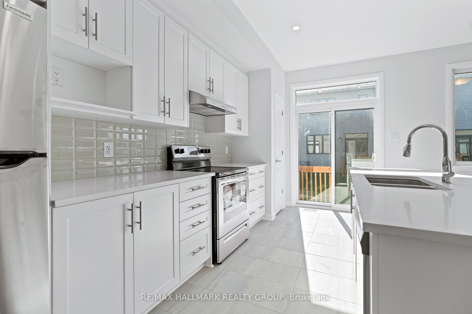 Photo 3 of 318 Blossom Pass Terrace, Ottawa, Avalon East — HOMEH