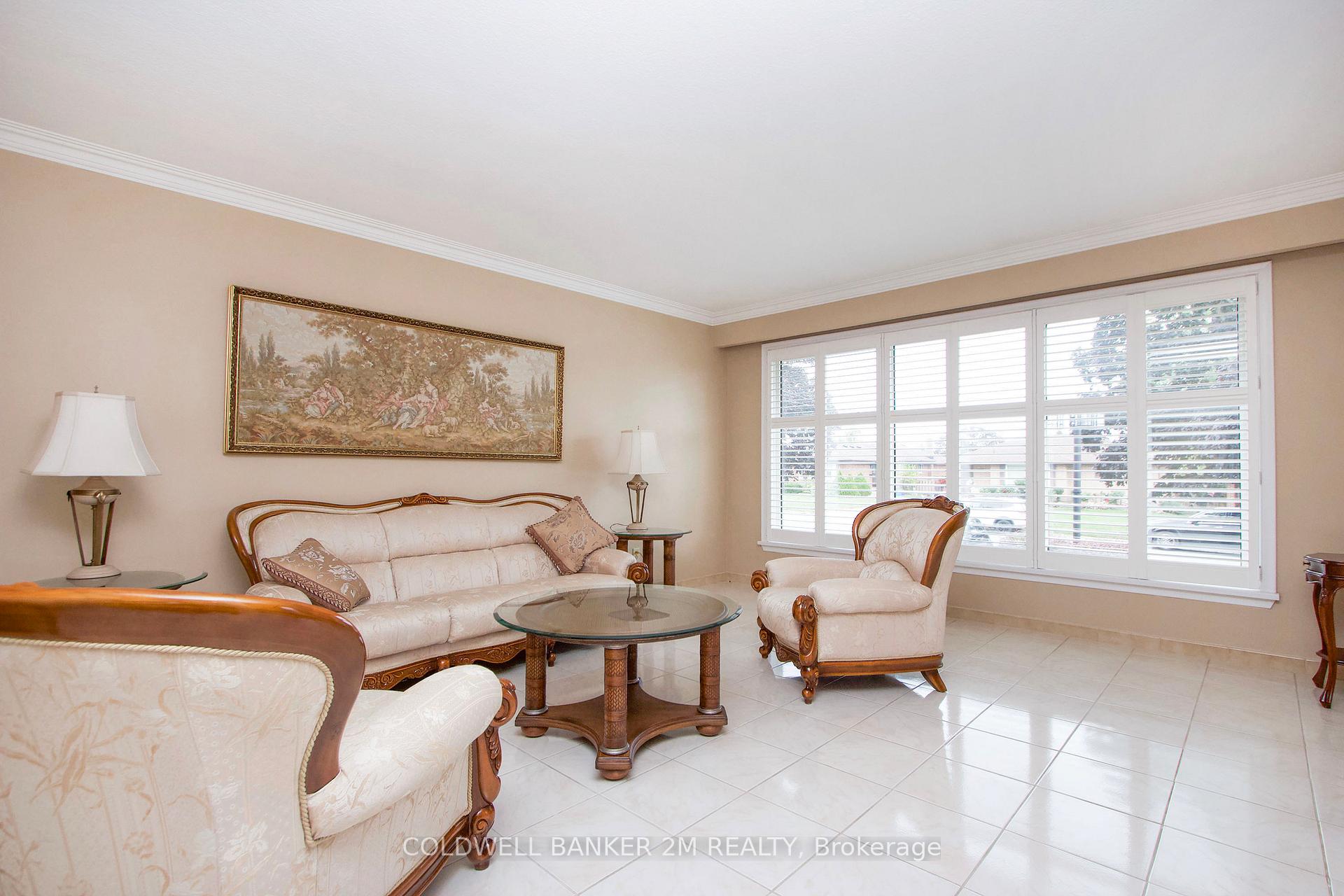 Photo 4 of 624 Gibbons Street, Oshawa, McLaughlin — HOMEH