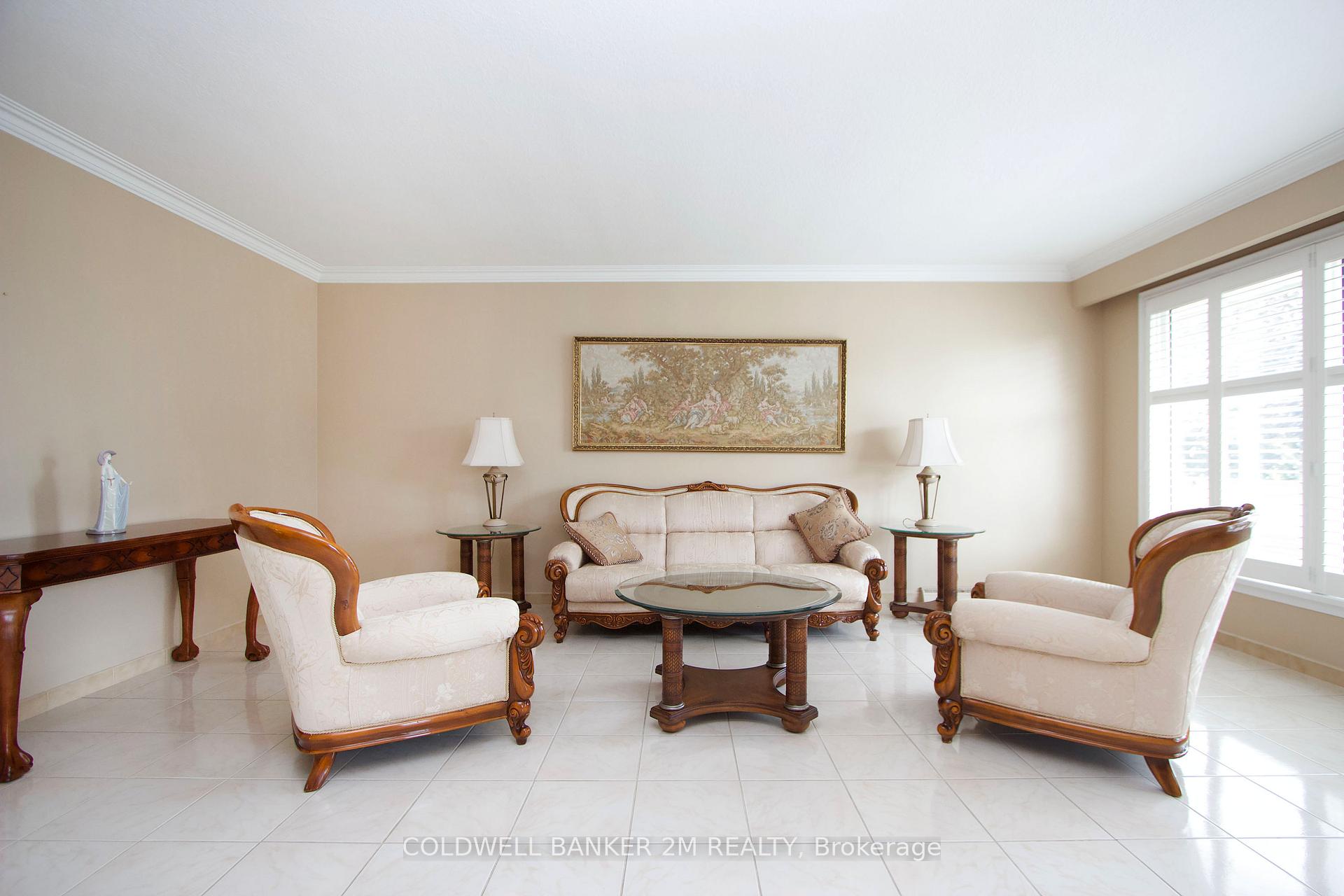 Photo 5 of 624 Gibbons Street, Oshawa, McLaughlin — HOMEH
