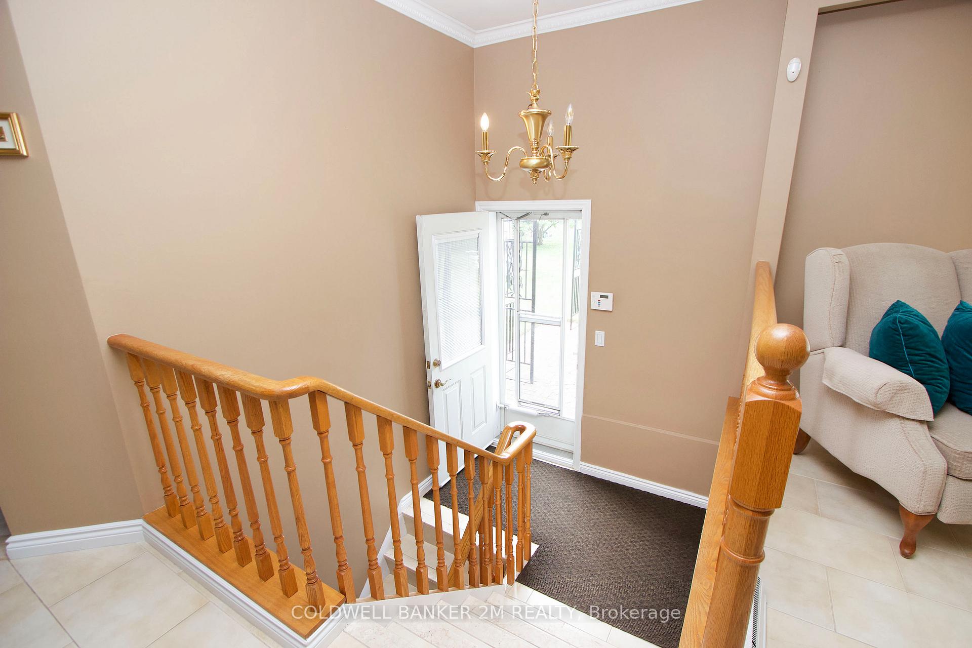 Photo 7 of 624 Gibbons Street, Oshawa, McLaughlin — HOMEH