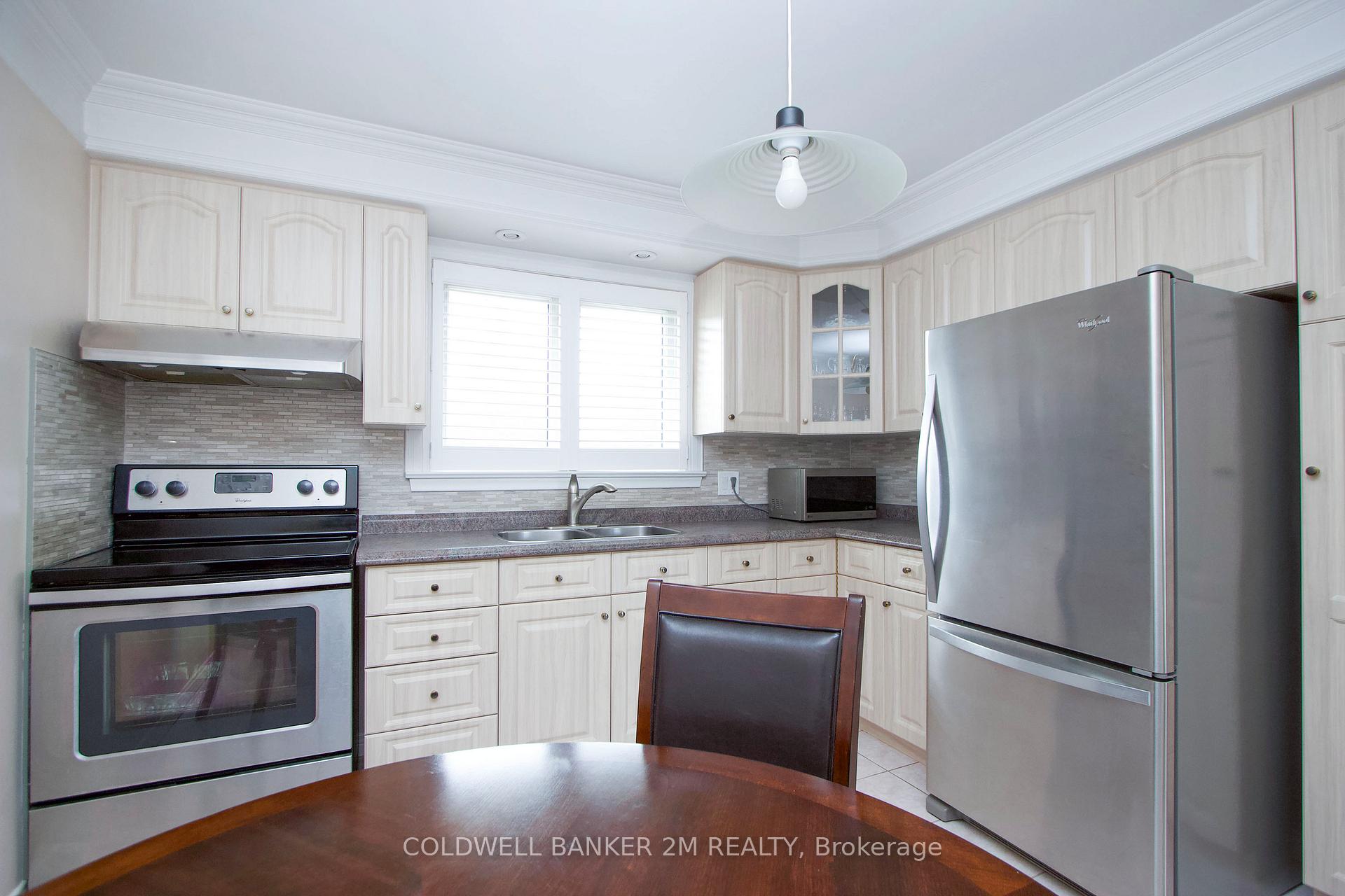 Photo 8 of 624 Gibbons Street, Oshawa, McLaughlin — HOMEH