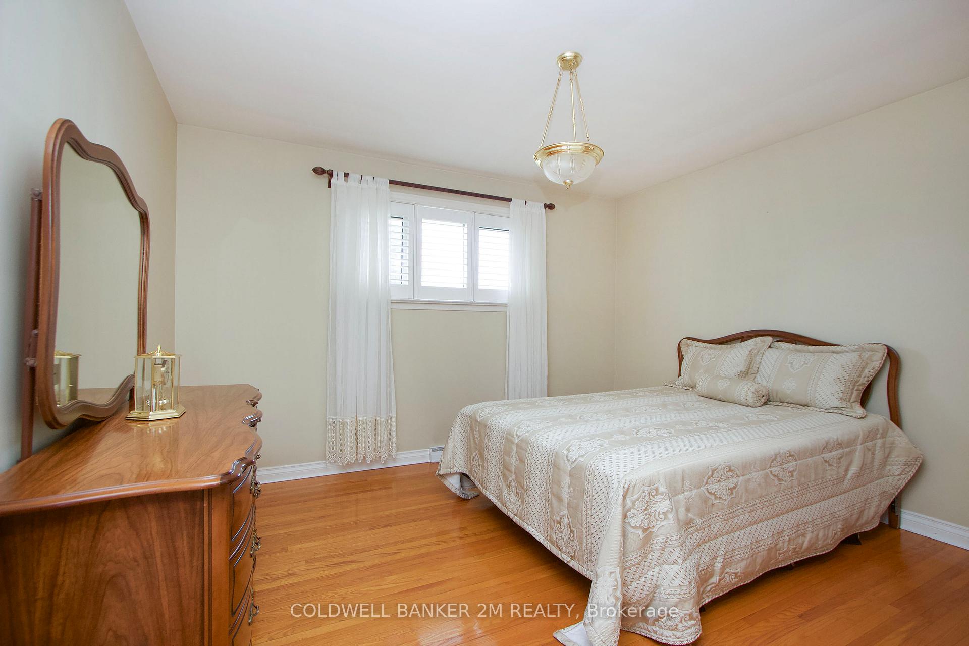 Photo 10 of 624 Gibbons Street, Oshawa, McLaughlin — HOMEH