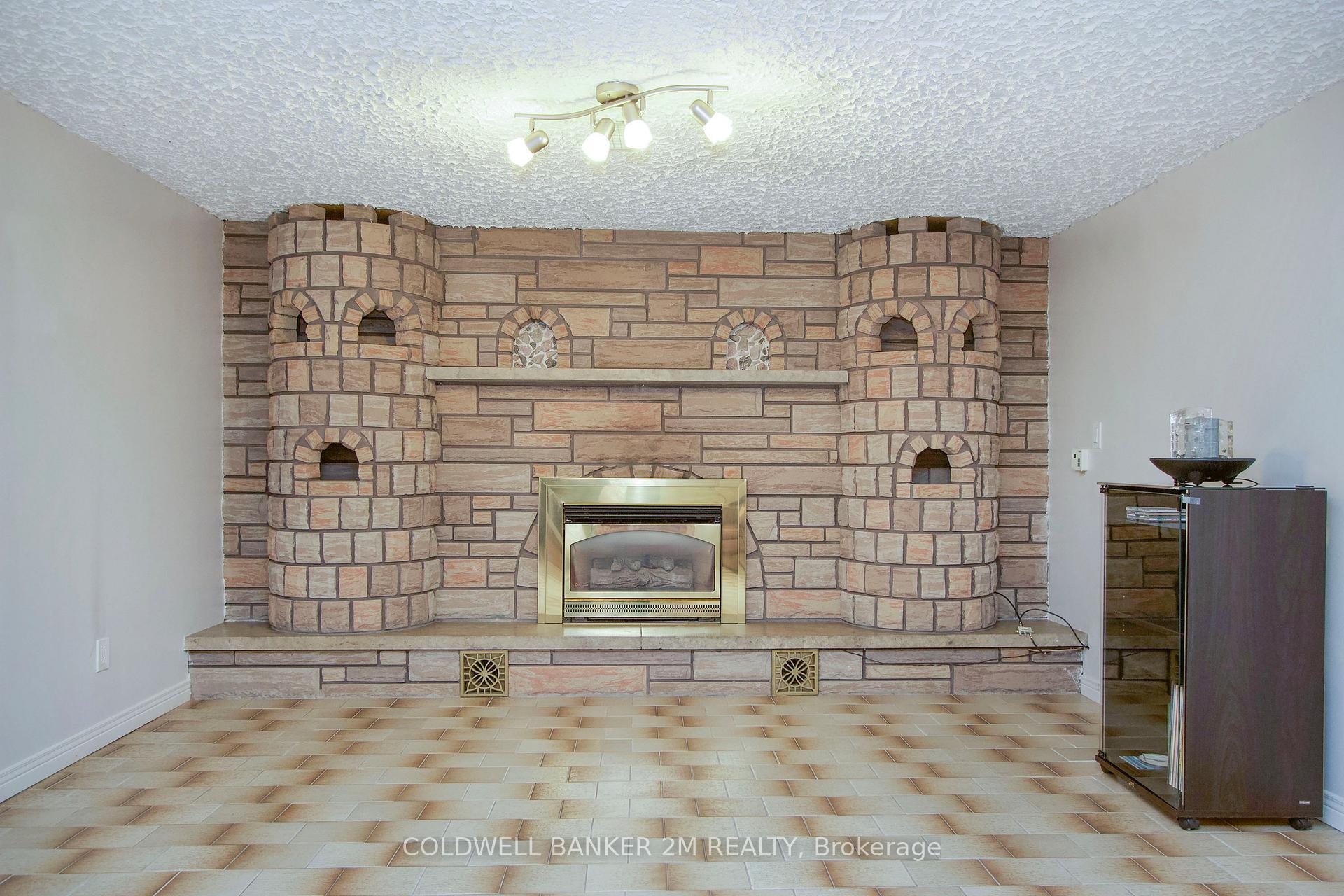 Photo 17 of 624 Gibbons Street, Oshawa, McLaughlin — HOMEH