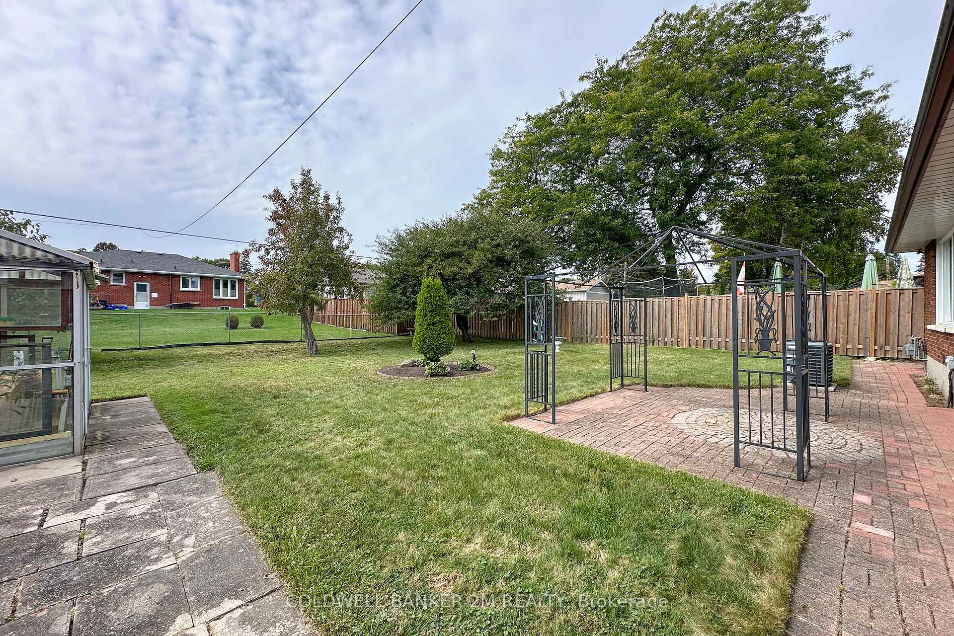 Photo 23 of 624 Gibbons Street, Oshawa, McLaughlin — HOMEH