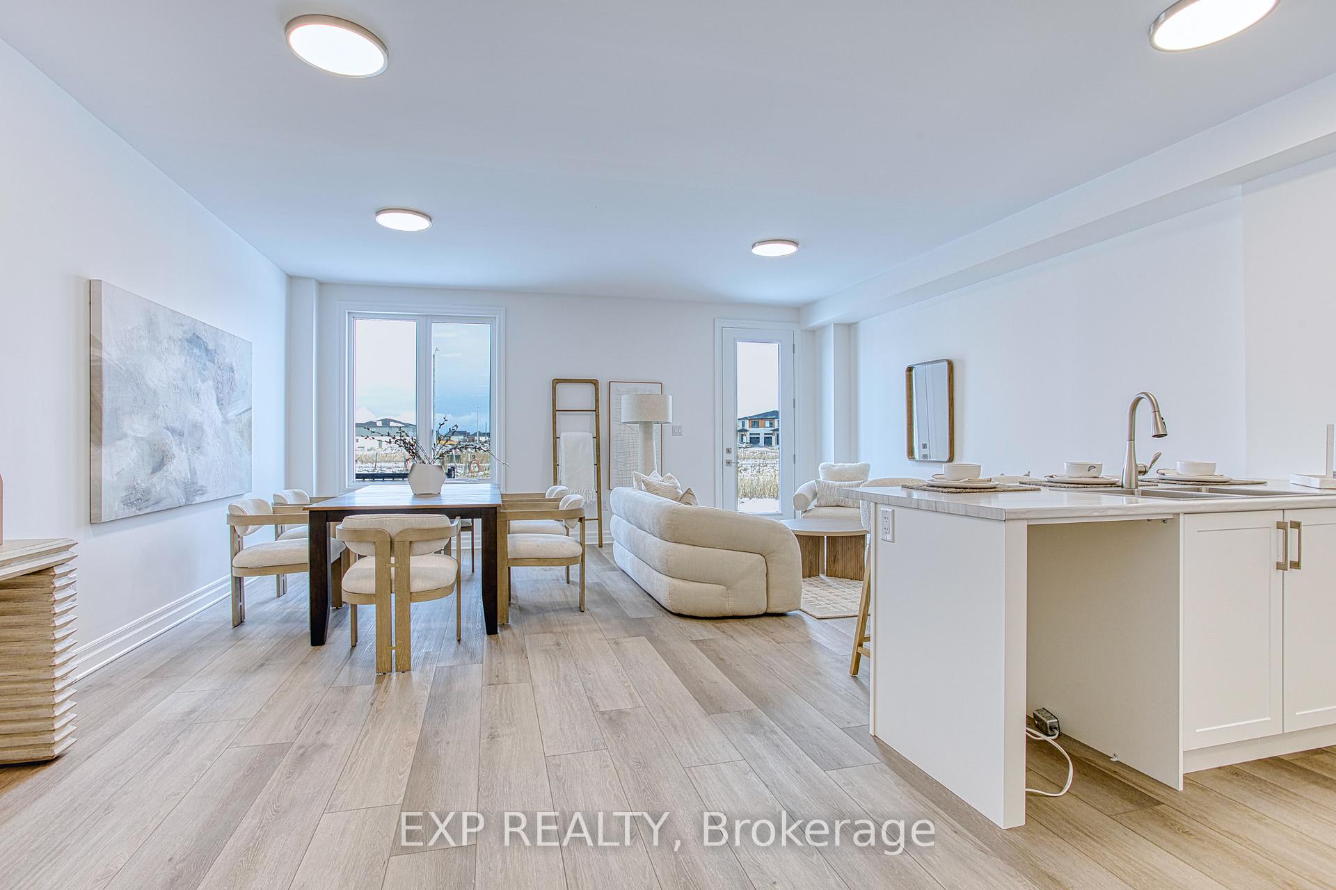 Photo 7 of 7487 Splendour Drive, Niagara Falls, Brown — HOMEH